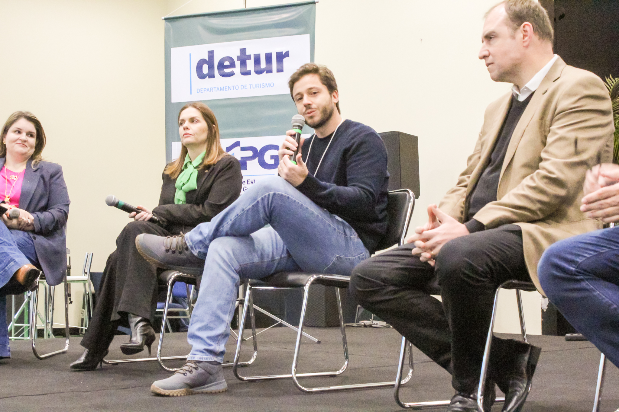 Confira alguns registros do primeiro dia do 5º Salão de Turismo dos Campos Gerais 📸✨
Fotos: Maria Eduarda Kobilarz