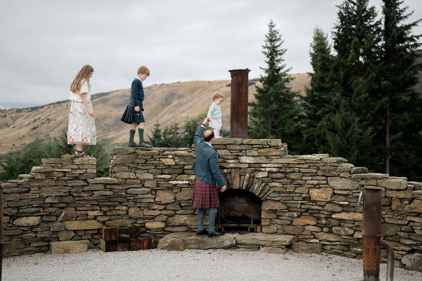 Fire, friends, and good times... Dublin Bay.
📸 @micimageweddings