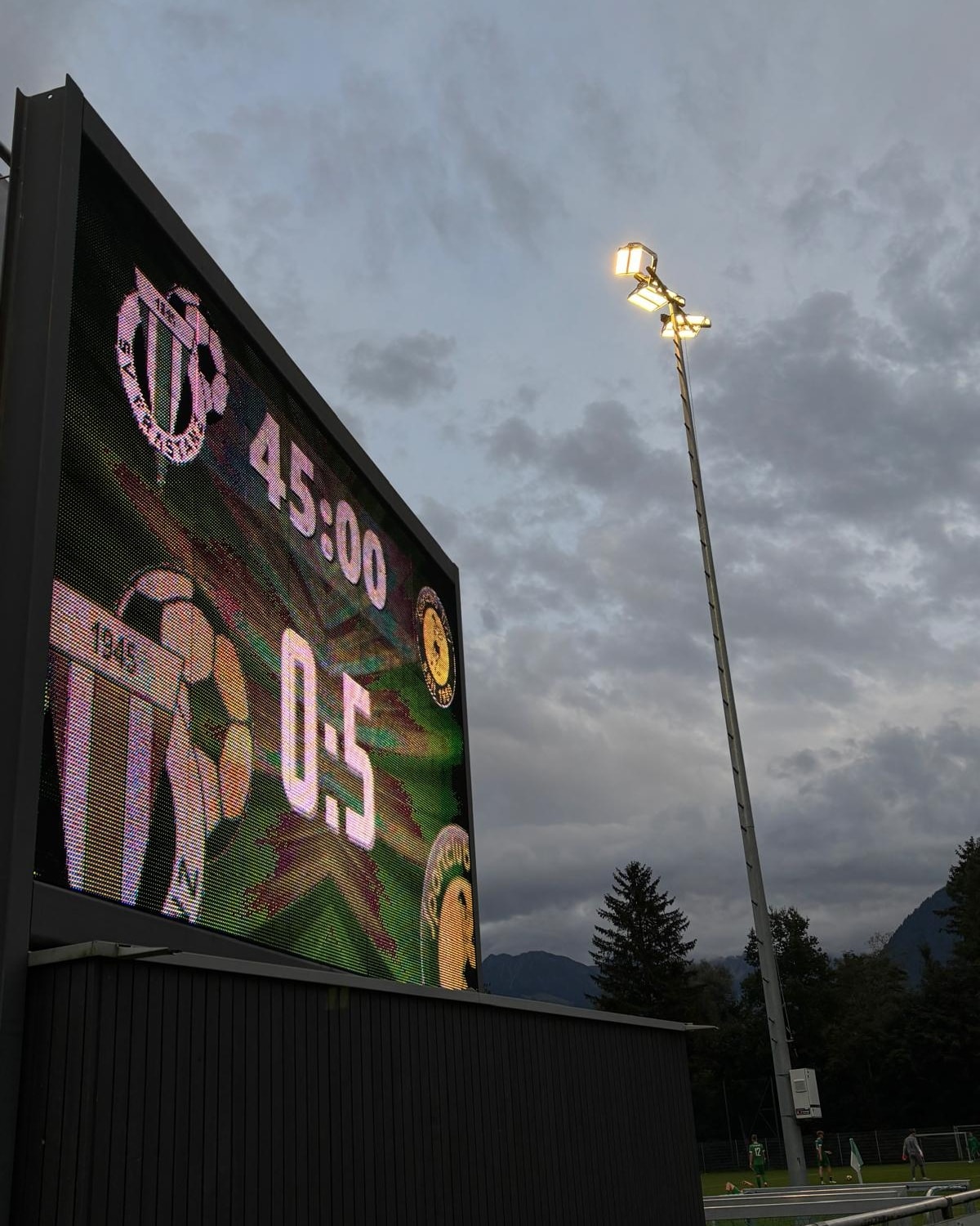 🔥 Erster Dreier für unser 1b! 🔥
Nach zwei Niederlagen zum Start meldet sich unser Team heute eindrucksvoll zurück:
👉 5:0-Auswärtssieg in Frastanz! 👏⚽️
Starke Leistung, geschlossen als Mannschaft aufgetreten und endlich belohnt. 💪🔝
Weiter so, Jungs! 🚀
#Auswärtssieg #Comeback #TeamSpirit #nurdersc #GemeinsamStark
