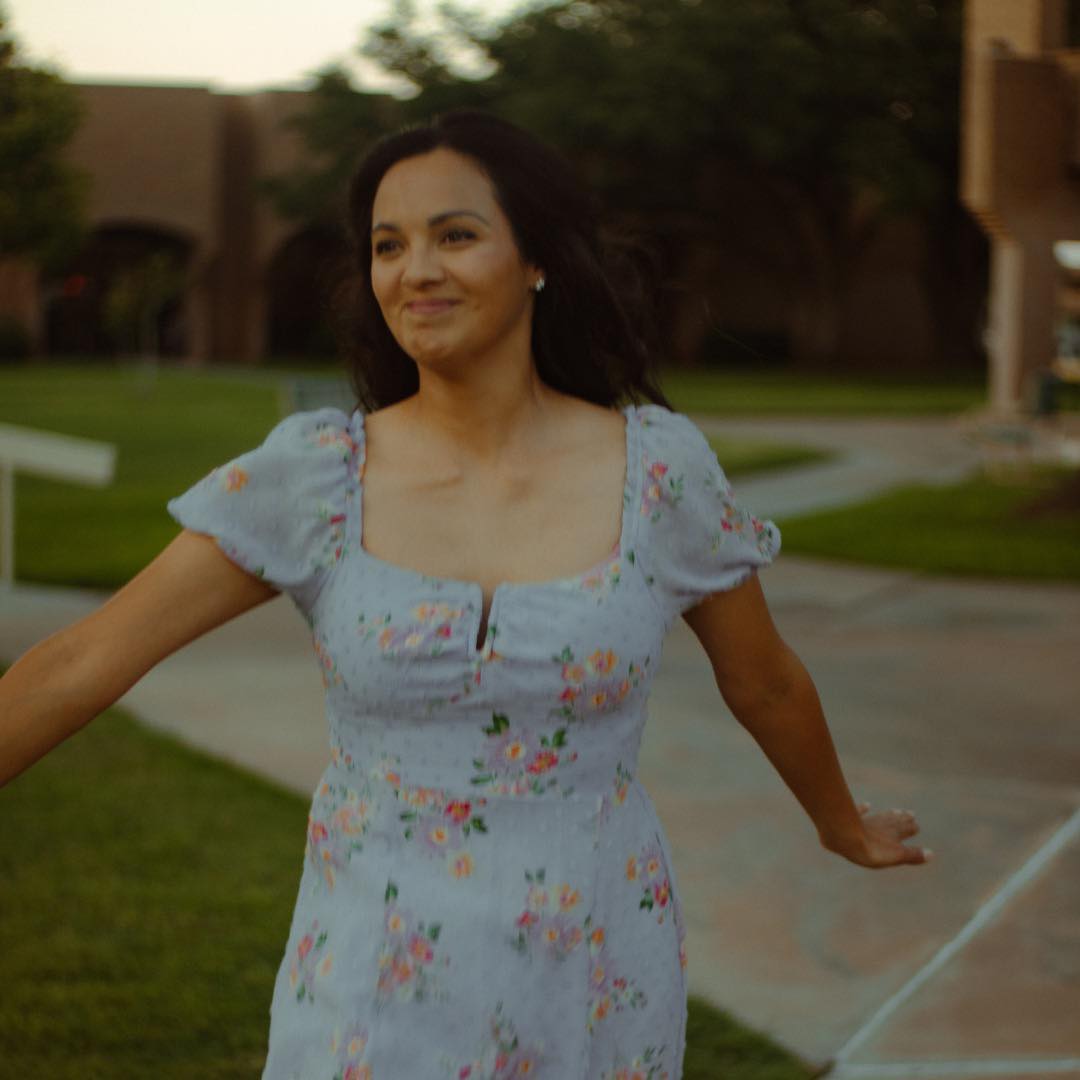 Hereās to new beginnings and bright futures. So proud of you, Alma! šø š
#vernoncollege #vernontxphotography #timeless #graduation #naturallight