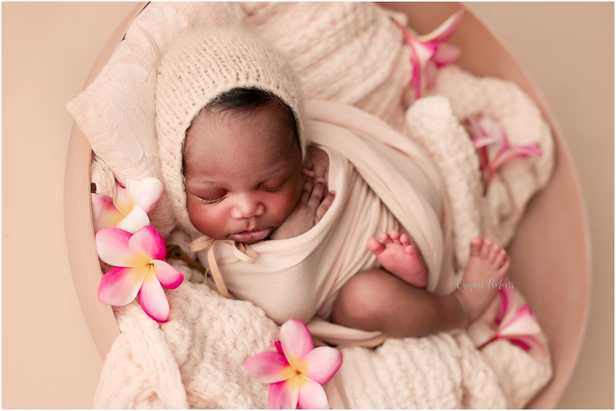 Raise your hand if you’ve ever gone into @homegoods “just to look.” 👀🙋♀️
… and walked out with a perfect newborn photo prop.
This bowl + blanket combo + backyard flowers = chef’s kiss. 🌸
The best part? I’ll be re-using this same bowl at future milestone sessions to show your baby’s growth. Talk about full-circle storytelling.
#crystalrobertsphotography
#CapturedWithLove
#TimelessMemories