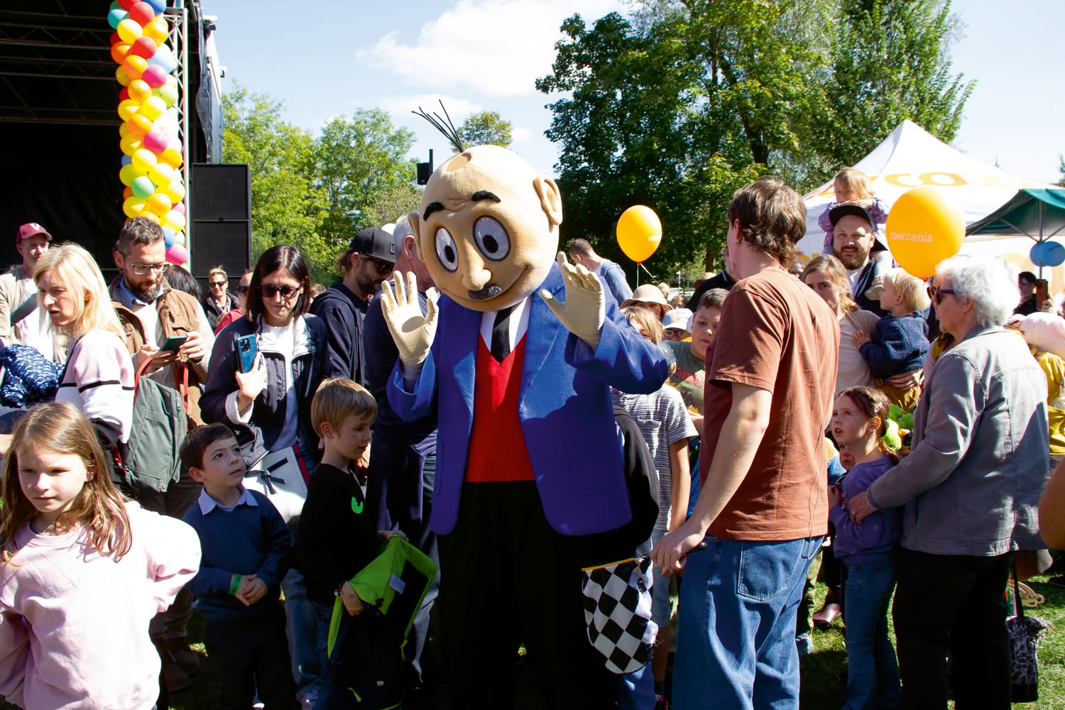 🎉 SAVE THE DATE: Papa Moll Fest 🎉
📅 21. September 2025
Basteln ✂️ Glitzertattoos ✨ Ponyreiten 🐴
Bungee-Trampolin 🤸♂️ Guggenmusik 🥁
Geschichten 📚 Konzert von Zwirbelwind 🎶
& ganz viel Leckeres 🍭
Ein kunterbunter Tag voller Spiel & Spass – für die ganze Familie! 💛
#PapaMollFest #Familienzeit #SpielUndSpass #Kinderlachen #SaveTheDate
#PapaMollFest #Familienfest #SaveTheDate #SpielUndSpass #Kinderlachen