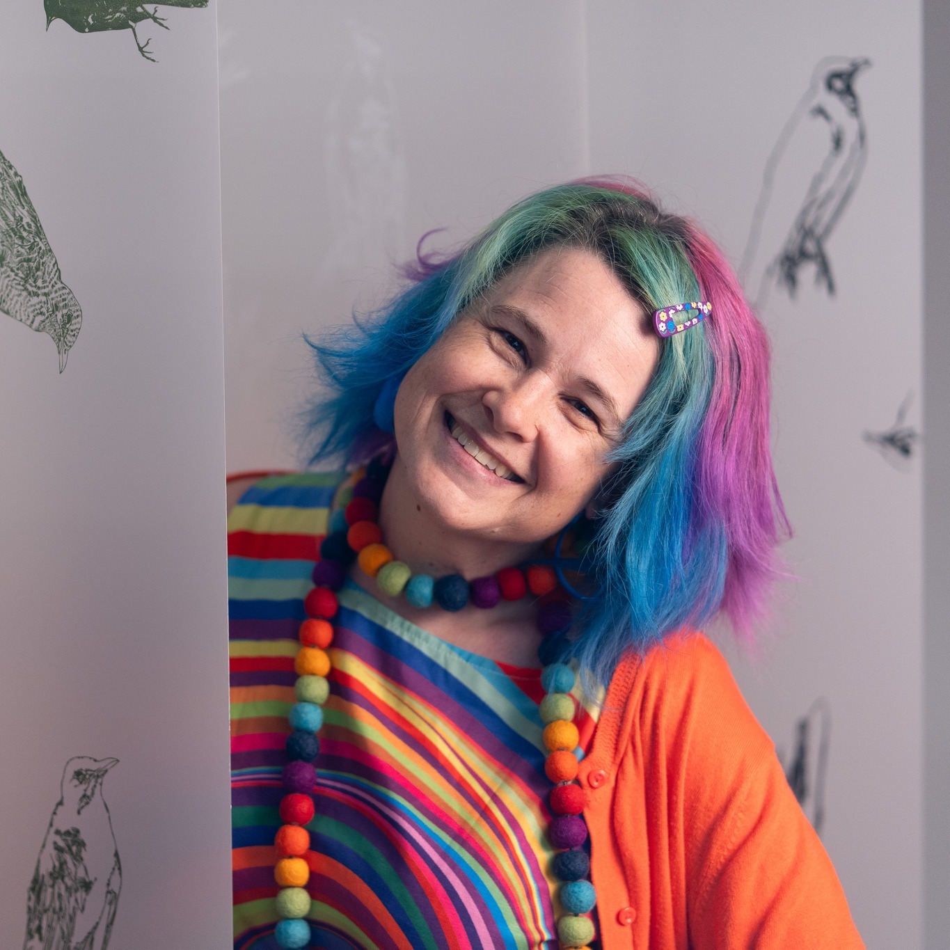 PRÉSENTATIONS D'ARTISTES
Samedi 6 septembre à 13h
@expo.montlaurier
Dans le cadre de l'exposition RACONTER/ RENCONTRER qui souligne les 50 ans de l'Atelier de l'Île, les artistes @marilyse_goulet, Gamine Gagnon et Marie-Claude Arnaud (pour Suzanne FerlandL) parleront de leur démarche et de l'oeuvre qu'elles ont réalisée pour l'exposition.
Joignez-vous à nous pour cet événement enrichissant et convivial!
Pour faciliter le déplacement vers Mont-Laurier, un transport aller-retour en minibus
de Val-David est disponible, incluant une boîte à lunch.
10h00- départ de l'Atelier de l'île, Val-David
11h30- arrivée au centre d'exposition de Mont-Laurier, distribution de boîtes-à-lunch
12h à 13h - Lunch (dans le parc extérieur du centre, si la température le permet)
13h à 15h - visite de l'exposition et présentations d'artistes
15h00 - retour vers Val-David (arrivée vers 16h30)
Les places sont limitées, réservez avant le 3 septembre!
Lien en bio pour réserver
Coût de 25$ par personne (transport + boîte à lunch)
20$ boîte à lunch uniquement