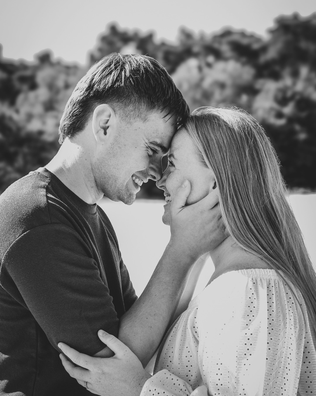 👉 Swipe voor een dosis verliefdheid 💕
Vorige week deden we een loveshoot met Sanne en Remy op de Soesterduinen.
Zó mooi hoe ontspannen en vrolijk ze samen waren📸 We willen dit mooie koppel feliciteren met hun 8-jarig jubileum😍
Willen jullie ook je jubileum op deze manier vastleggen? Boek nu bij ons een love shoot❤️