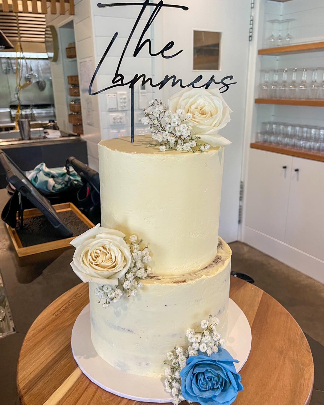 โจ Congratulations Sabrina & Matt! A classic two-tier cake to add a sweet touch to your beautiful day ๐๐
#WeddingCake #TwoTierCake #ClassicWeddingCake #WeddingDay #LoveAndCake #SweetCelebrations #Cakedecorating #CakeArt #WeddingInspo #BrideAndGroom #AmberBlossomCakes
