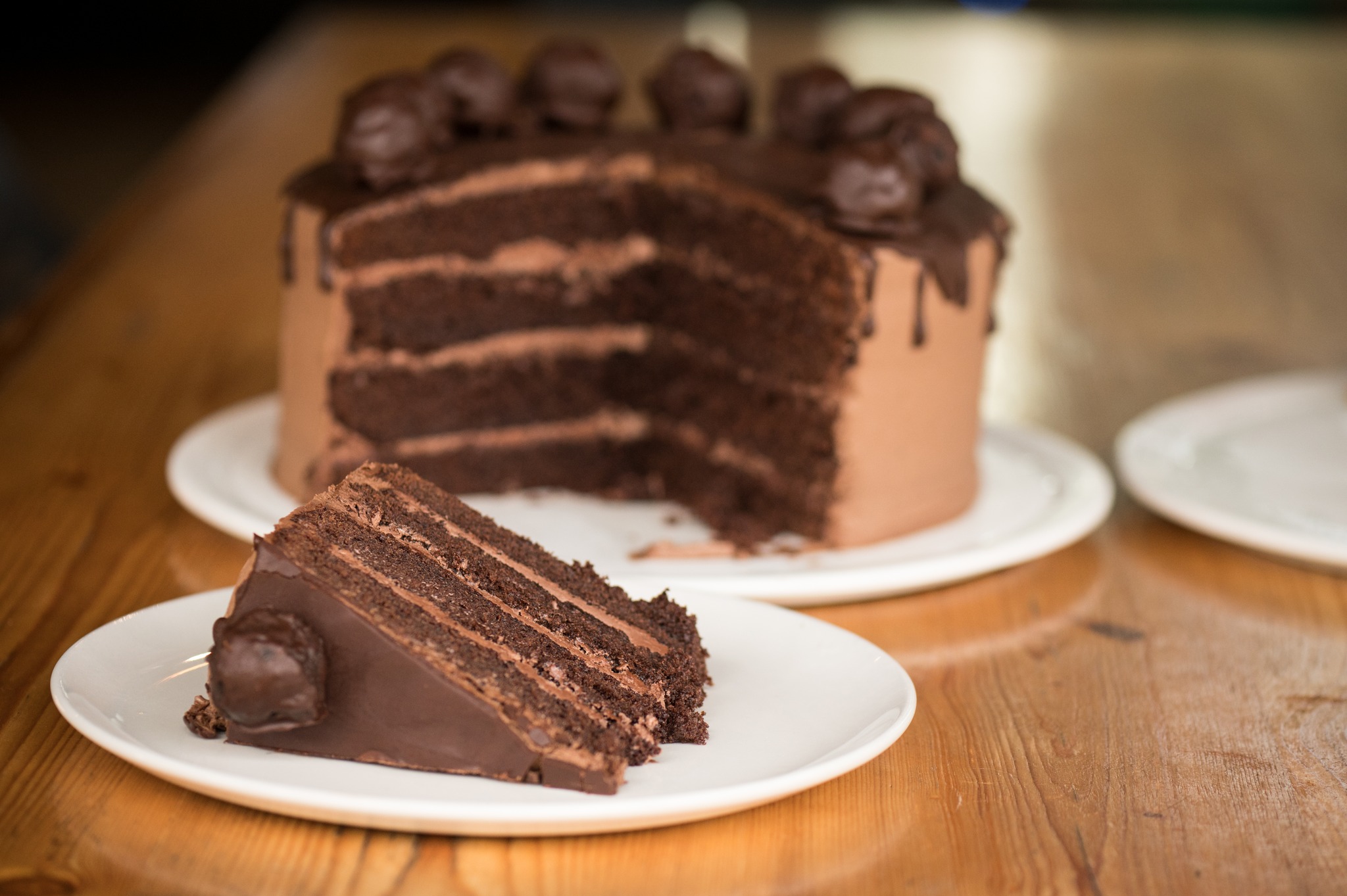 Pat-a-cake, pat-a-cake, baker's man; bake me a cake as fast as you can!
Or in our case, baker's woman.
Bet you haven't heard that nursery rhyme for years! 🎶🎵🎶 And we're only singing it because our baked treats make us feel like giggling happy kids again.
Real @callebautchocolate in our cakes and gooey choc brownies, butter shortbread (free with your coffee), and lip-smacking carrot cake - a recipe we've used for over 10 years.
Sound good to you?
#foodfundicafe #ballitorestaurant #ballito #lovenorthcoast #sugarrushpark #caketime #coffeetıme #shortbread #chocolatebrownie #callebeutchocolate #iloveballito