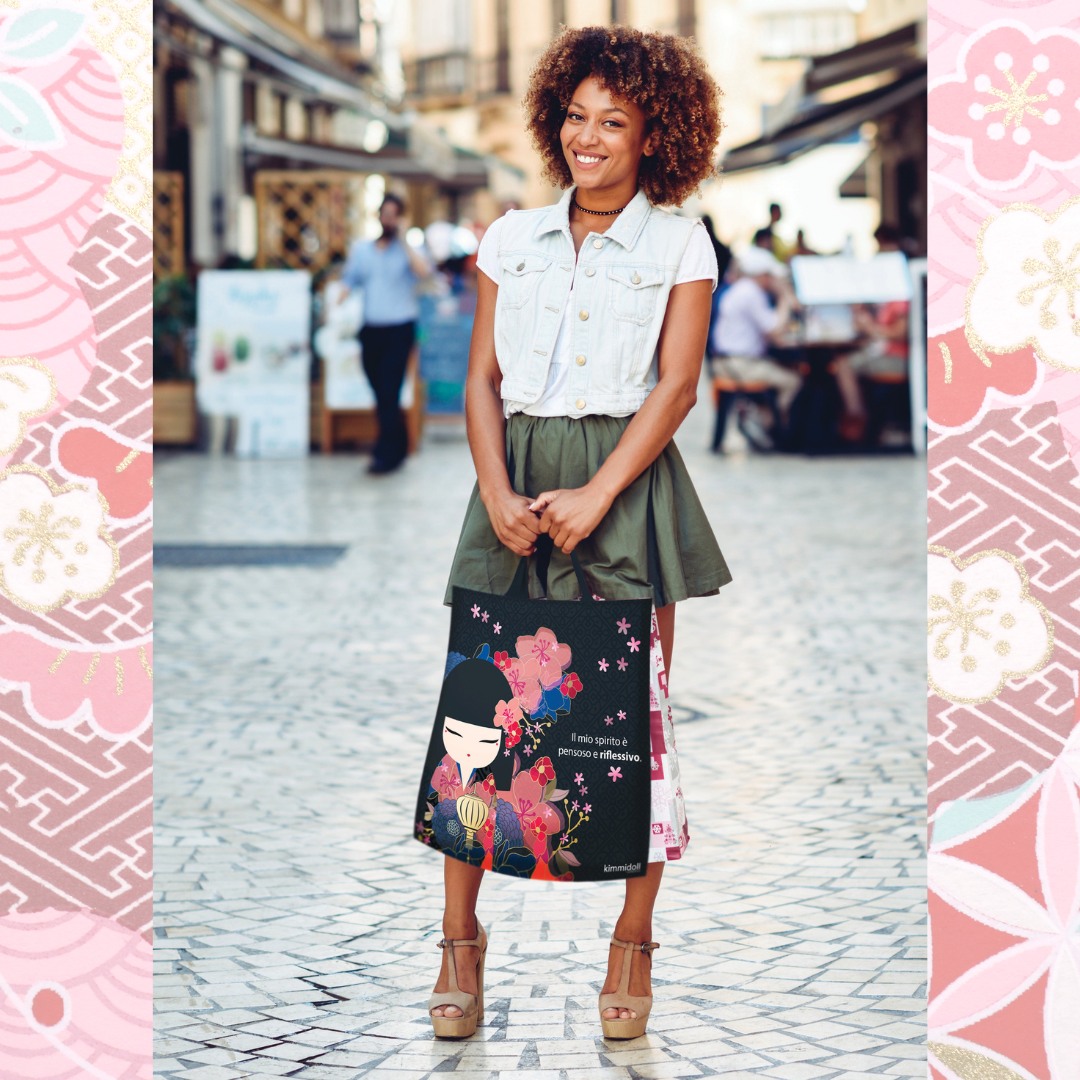 âš Benvenuti nel mondo di KIMMIDOLLâą! âš
Non sono semplici oggetti, ma messaggeri di valori, emozioni e bellezza.
Ispirate alle tradizionali bambole giapponesi Kokeshi, le creazioni Kimmidollâą celebrano i valori profondi della vita: Amore, Gioia, Grazia, Coraggio, Rispetto e SerenitĂ . Ogni pezzo custodisce un significato speciale, un piccolo talismano da regalare o da regalarsi.
Dalle bambole collezionabili agli accessori, fino ai prodotti beauty e lifestyle, Kimmidollâą trasforma la quotidianitĂ in un rituale di bellezza, raffinatezza e positivitĂ .
Un universo di emozioni Ăš arrivato in Italia, distribuito in esclusiva da Omnia Luxury Trade.
đ Scopri la collezione e lasciati incantare da Kimmidollâą.
đđđđđ đđđđđđ đđđđđ - đđȘđŽđ”đłđȘđŁđ¶đ”đ°đł đąđŻđ„ đđ„đ·đȘđŽđ°đł
đđȘđ€đ©đŠ đđąđłđ§đ¶đź - đđŹđȘđŻ đ€đąđłđŠ - đđ°đźđŠ đ§đłđąđšđłđąđŻđ€đŠđŽ - đđłđąđŻđ„ đđčđ±đŠđłđȘđŠđŻđ€đŠ - đđ¶đŽđ”đ°đźđȘđŽđŠđ„ đ±đłđ°đ„đ¶đ€đ”đŽ
.
.
.
#nicheperfume #perfume #fragrance #parfum #perfumecollection
#Kimmidoll #OmniaLuxuryTrade #NewIn #Kokeshi #ValoriDaCollezionare