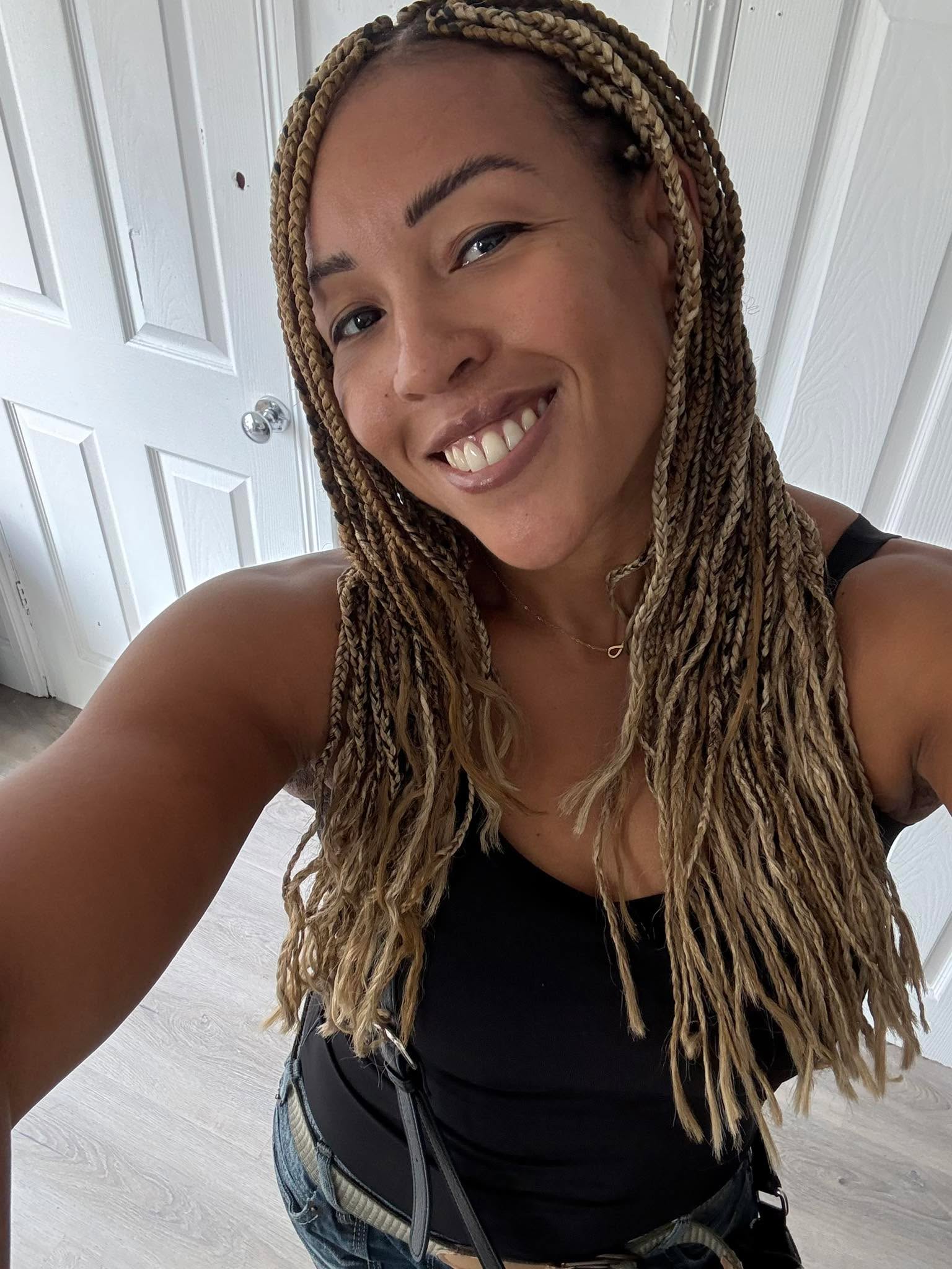 When you can finally get back into your jeans that you wore at age 23! And still in amazing condition 🙌🏽🙌🏽💪🏽. #healyourself #healthequalswealth #fitness #personaltrainer #fiercebygl #fitnessinstructors #boyfriendjeans #next #woman #womenempowerment #womeninbusiness