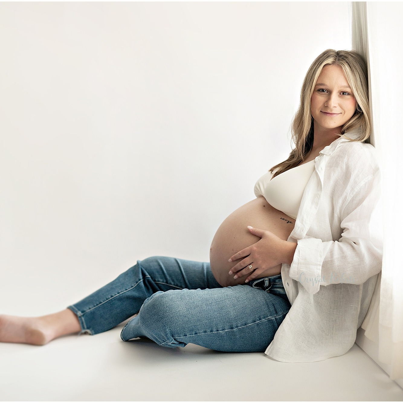 All white. Bare belly. No distractions.
Because motherhood doesn’t need props—
…it’s already the most beautiful story.
#MaternityGlow #MotherhoodUnfiltered #SimplicitySpeaks #crystalrobertsphotography