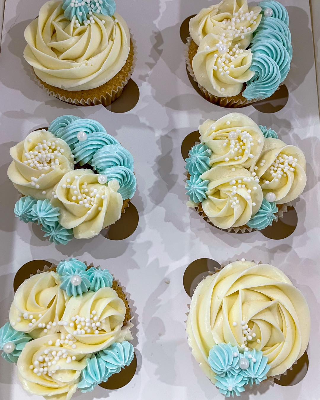 ๐ง Cupcake heaven โ a little bit of happiness in every bite โจ
#CupcakeHeaven #CupcakeLove #SweetTreats #CupcakesOfInstagram #BakersOfInstagram #AmberBlossomCakes #InstaCake #CupcakeGoals #SweetCelebrations