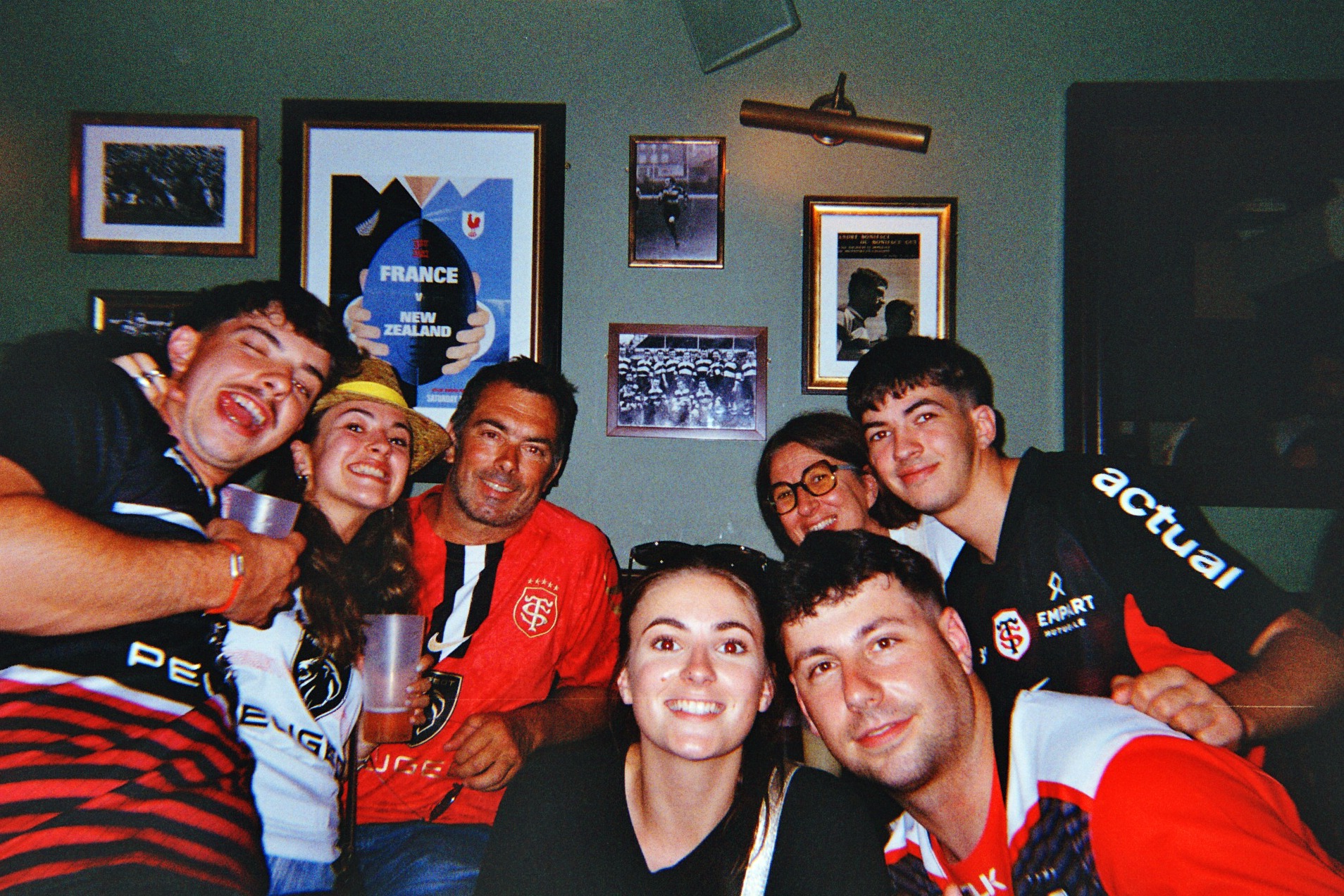 "Juste un verre" et tu passes ta soirée à l'Eden...
Ça tombe bien ce soir c'est Vinyle & Jagger Bomb 👀