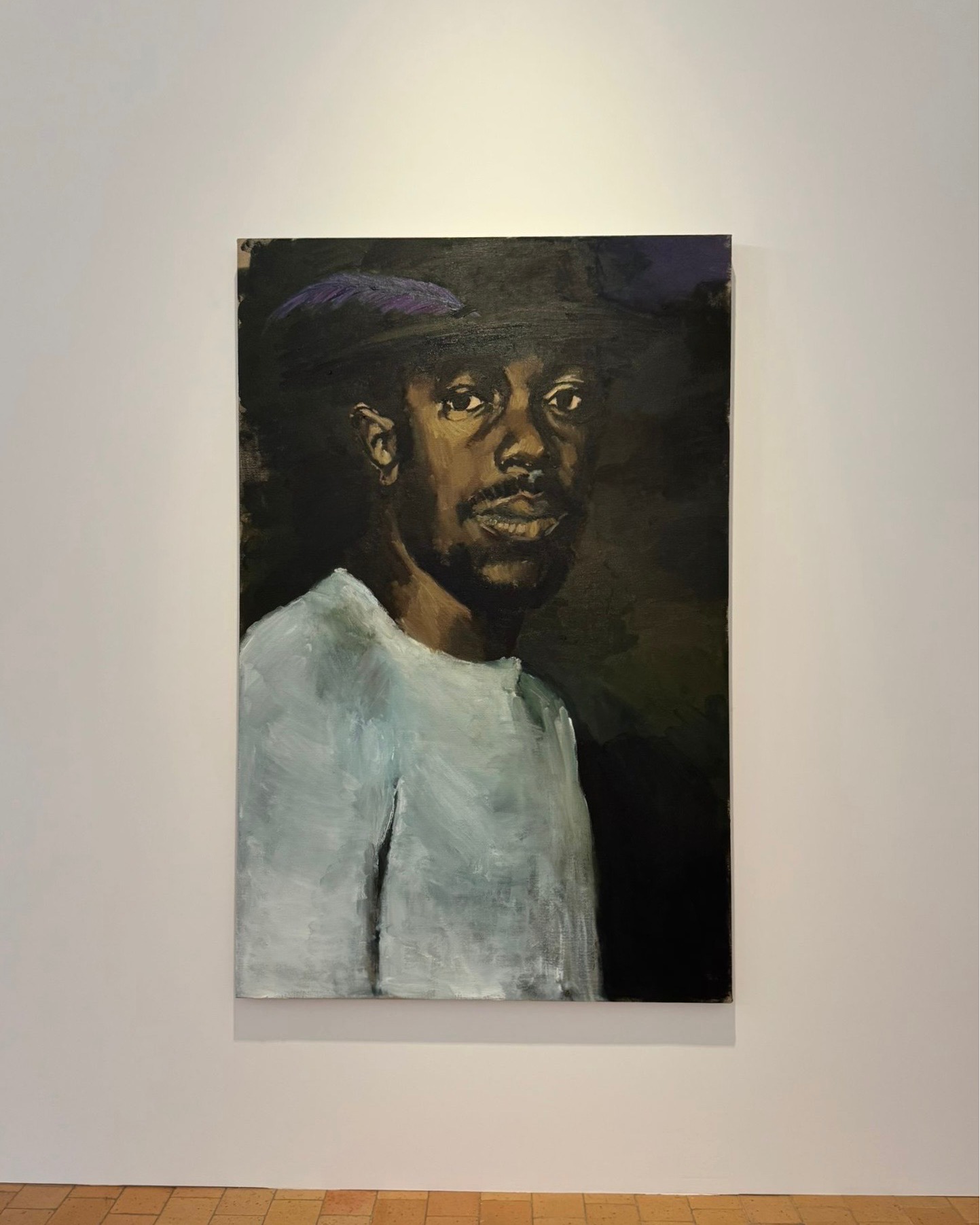 Since June 14, 2025, the Couvent des Jacobins in Rennes has been presenting âLes Yeux dans les Yeuxâ, an exhibition organized in collaboration with the Pinault Collection. More than 90 worksâpaintings, photographs, drawings, sculpturesâare brought together around a central theme: the portrait. In a dialogue between the works of the Pinault Collection and the masterful architecture of the convent, the exhibition explores six thematic chapters around the face, the gaze, and images of the self.
The exhibition begins with Annie Leibovitz's suspended photographs, such as the famous photo of Yoko Ono and John Lennon, taken a few hours before his assassination. Among the works in the exhibition are also several self-portraits: Albert Oehlen's work depicts him at the center of a spiral of megalomania. Damien Hirst depicts himself in a sculpture eaten away by coral, a sign of the erosion of identity and vanity over time. Luc Tuymans' work is based on the work of photographer Arne Svenson, who photographs forensic reconstructions of victims' faces commissioned by the judicial authorities on the border between Mexico and the United States. Les Yeux dans les Yeux presents powerful works in which the portrait becomes a place to express violence, memory, and identity struggles. Works by Marlene Dumas (with a reworking of Gericault's monomaniacs) and Jean-Michel Basquiat complete this panorama.
Other portraits blur the directness of gaze typically found in the portrait genre. In Sanya Kantarovsky's work, a character turns his back on us, as if to deny us access to his inner self. Michaël Borremans' work, painted in the post-Covid era, evokes the increased control and surveillance of our lives with its turning figure. Camille Blatrix's marquetry evokes the absent faces of our hyperconnected age. On the other end, Lynette Yiadom-Boakye's work depicts a man with a penetrating gaze. Finally, Michael Krebber's work, suspended in time, is executed with an economy of lines, as if left unfinished.
âLes Yeux dans les Yeuxâ is a true invitation to ponder what contemporary portraiture can teach us about our humanity.
@lecouventrennes #contemporaryart #collectionpinault #art