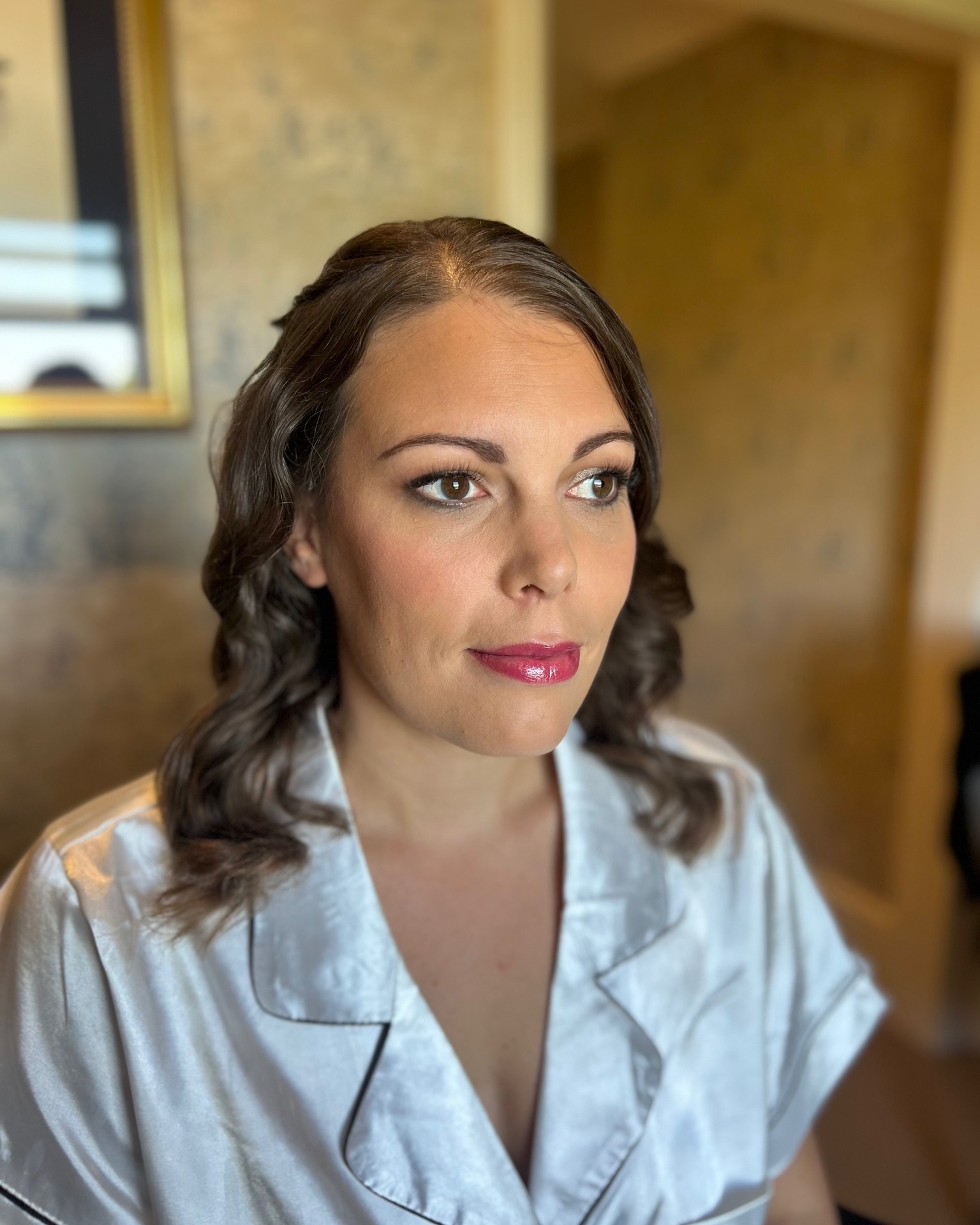 Let's talk about matte skin! I'm feeling (& hoping) that matte skin makes a strong comeback at some point because I'd say it's really underrated!
This finish pairs best with a medium to fuller coverage, a great option for naturally oilier skin types (although exfoliating properly is a must for this!) & photographs really well when paired with the right levels of blush & bronzer.
There's a real difference going to matte & looking completely dry & flat, vs soft matte which creates an airbrushed finish. As a lifelong oily gal myself, don't worry, I've got you!
.
.
.
#surreymua
#surreymakeupartist
#bridetobe2025
#bridalmakeup
#hampshiremakeupartist
#londonmua
#surreybride
#bridemakeup
#hampshiremua
#berkshiremakeupartist
#berkshiremua
#londonmakeupartist
#muasurrey
#bridetobe2026
#2025wedding
#hampshirebride
#2026wedding
#weddingsupplieruk
#berkshirebride
#thepetershamweddings
#londonbrides
#thepetershamhotelwedding
#bridalmakeupsurrey
#bridalmakeupartist
#bridetobe2027
#surreyhairandmakeupartist
#londonwedding
#thepetershamrichmond
#thepetershamhotel
#thepetersham