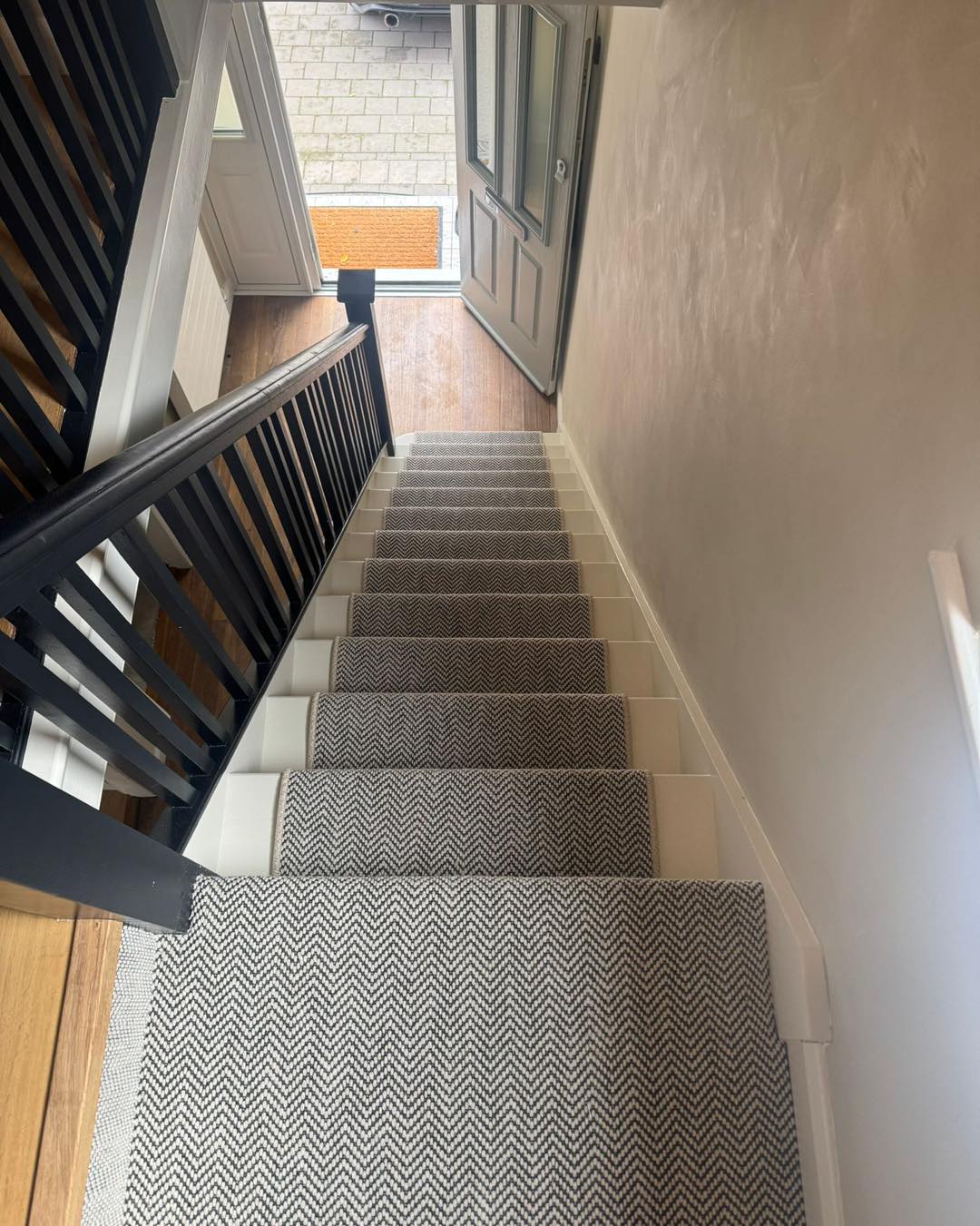 Lewis abbot herringbone wool carpet 🧶🐑
Colour ivory
Whipped edge to match
Lovely stich work from nay
Superb installation from sam and team
Great effort from the customer on prep work
An all round class job 👊🏻