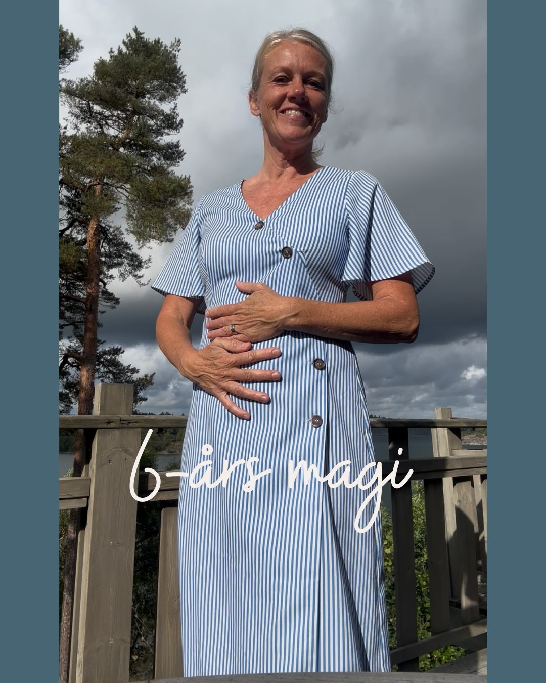 Idag firar vi Sixten och Märtas inflyttningsdag och extrafödelsedag. 🥰 🥳 6 år av magi!
På eftermiddagen för 6 år sedan klev jag ut från kliniken i Aten i den blåvit-randiga klänningen med två embryon insatta i min livmoder. (Vid det tillfället trodde jag dock att det bara var ett). ”Hoppas att det blir din turklänning”, sade Elena på kliniken när jag skulle gå, och det blev det.
Vi kunde inte riktigt bestämma oss för ett smeknamn på embryot så det blev två. Elektra - som betyder sprakling och anspelar på Gladiatorn Elektra, vilket vi tyckte var passande då donatorn var personlig tränare. Philomena - greatly loved var det andra namnet. Vi kallade embryot för Elektra Philomena, som efter första ultraljudet blev Elektra och Philomena fram till vecka 19 när vi vid rutinultraljudet fick reda på att det var en flicka och en pojke. Sedan hette de Elektra och Phille fram tills de föddes i vecka 36. 🍒
Så här står det i min dagbok den 4 september 2019.
”Ett embryo är tillbaka, återfört. Jag hoppas av hela mitt hjärta att det funkar den här gången. Jag har pratat lite med mina skyddsänglar, med Kirre och pappa och bett dem att hjälpa mig. Nu är det bara att hålla tummarna.
Jag frågade Dr D lite om donatorn och han sade - hon skrattar mycket hela tiden, precis som du. Hon är också lite galen och cyklar till kliniken ibland för ultraljud. Jag sade att jag aldrig sett någon cykla i Aten och han svarade att det är ovanligt, för det är farligt. När jag gick från kliniken kom en tjej cyklande mot mig - lång, smal, med ljus hy och brunt hår. Tänk om det var hon!? Oavsett väljer jag att se det som ett bra tecken.”
Våra mirakel. ❤️💙 Vi firar alltid insättningsdagen lite extra. Jag tänker sällan på donatorn till vardags, men just den här dagen ägnar jag henne lite extra tacksamhet.
#storieswithin #äggdonation #insättningsdag #donatorbarn #ofrivilligbarnlöshet #tacksamhet #endagattfira