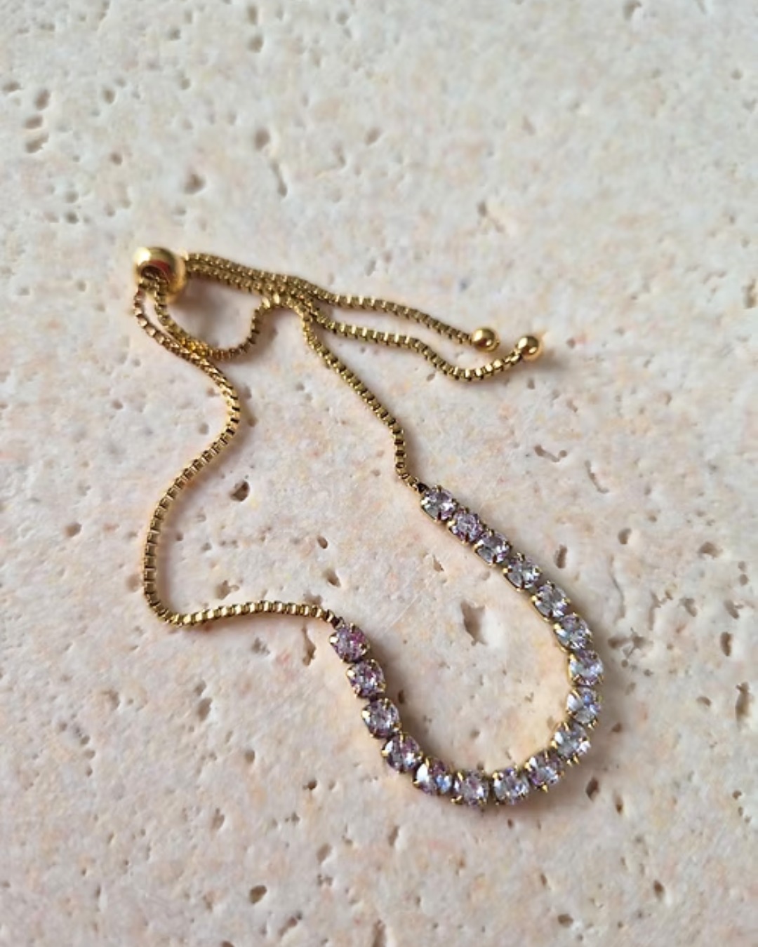 NEW: Looking for a simple way to add some glamour to your outfit? Our Toggle Gem bracelet is just the ticket.
.
.
#bracelet #nzjewellerydesigner #nzsmallbusiness