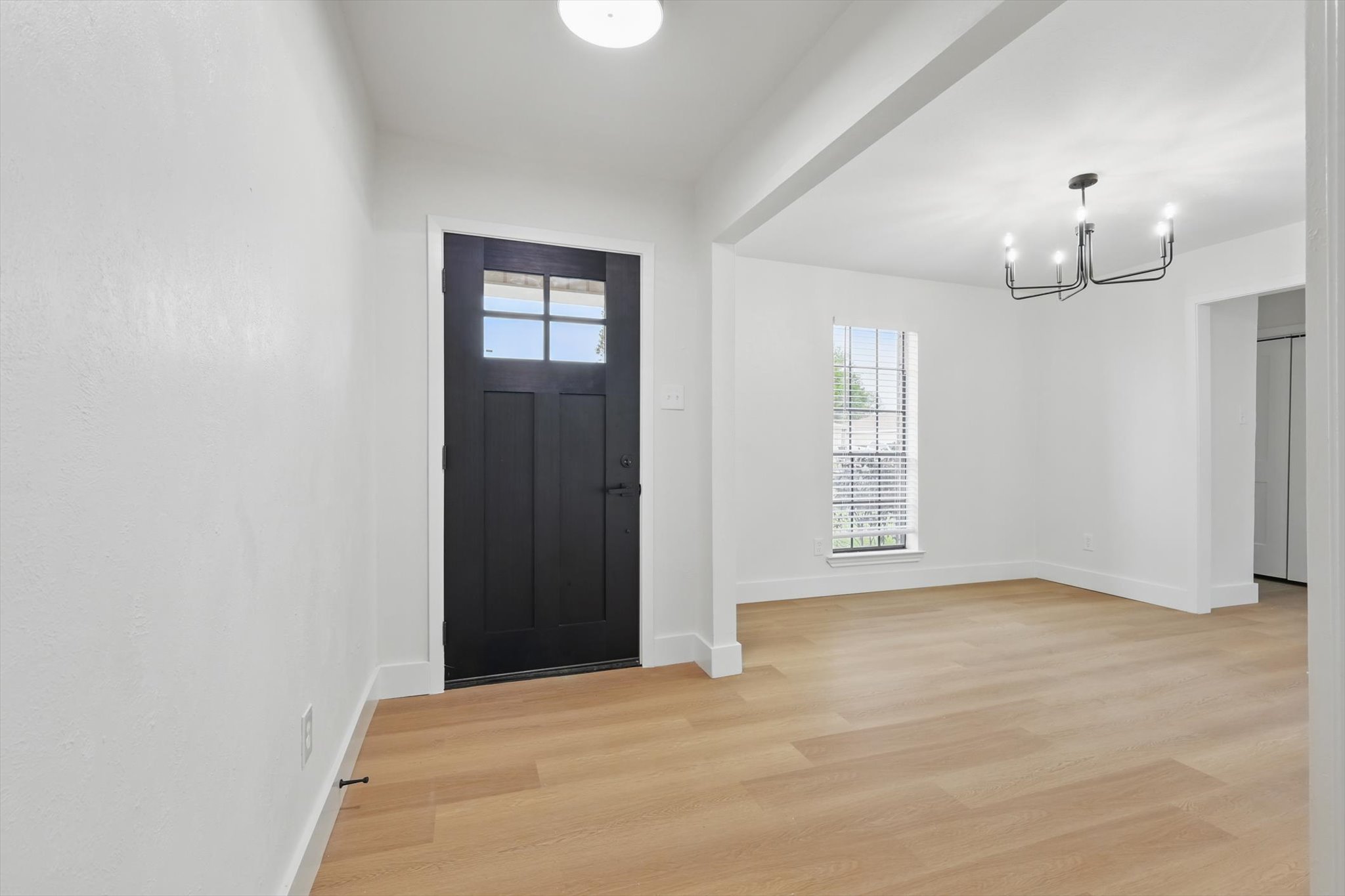 Whether you need new light fixtures or a fresh coat of paint, Oikos is here to make your house a home.
#Oikosremodel #Dallasremodel #painting #lightfixtures