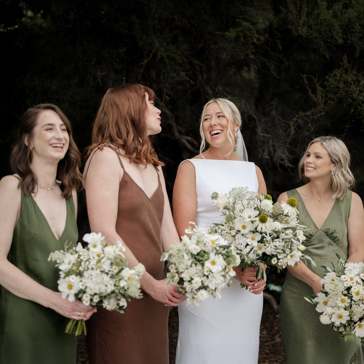 All smiles, nerves, and happiness — the start of a magical day.
📸 @micimageweddings