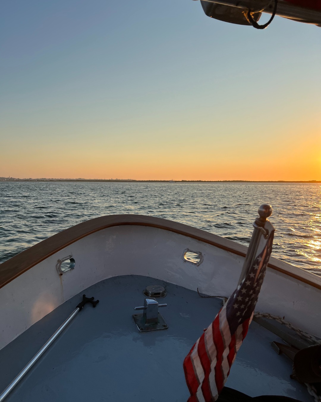 September sunsets are certainly something to smile about.
Our Sunset Cruises run until October 13th, so don’t miss your chance to book a charter on our Minke boat – which has an overhead covering and holds up to 23 people! Pack your favorite food and drinks and soak up the last few golden hour sunsets of the season. 🌅
#nantuckettours #brantpointlighthouse #nantucket #nantucketcruises #nantucketboattours