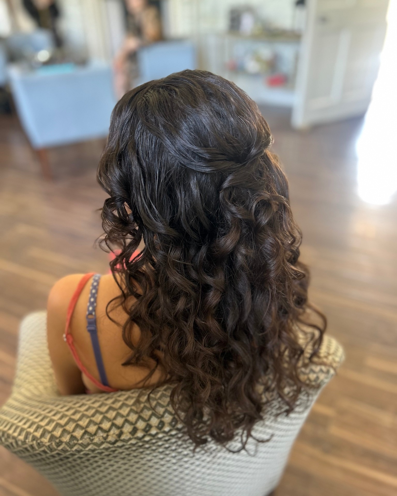 'Can we keep my natural texture?'
OF. COURSE!
If you're a naturally curly girl & wish to keep that natural texture, please don't feel nervous. I learnt best how to style curly hair in my TV & Commercial work & just love making you feel like an enhanced version of you! Don't worry- I won't be taking any brushes to dry hair...
That being said, if you're a naturally curly girl & say- we're going for it, let's smooth it out, I will be just as on board!
.
.
.
#surreymua
#surreymakeupartist
#bridetobe2025
#bridalmakeup
#hampshiremakeupartist
#londonmua
#surreybride
#bridemakeup
#hampshiremua
#berkshiremakeupartist
#berkshiremua
#londonmakeupartist
#muasurrey
#bridetobe2026
#2025wedding
#hampshirebride
#2026wedding
#weddingsupplieruk
#berkshirebride
#freelancemua
#londonbrides
#londonbride
#mordenhallweddingvenue
#bridalmakeupartist
#bridetobe2027
#surreyhairandmakeupartist
#londonwedding
#mordenhallweddings
#mordenhallwedding
#mordenhall