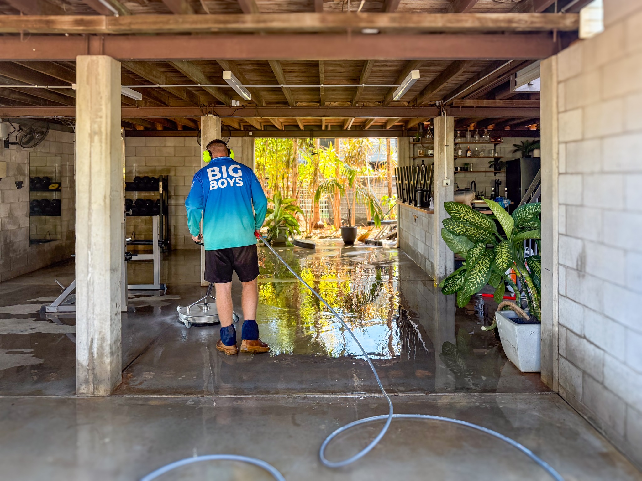 Only a couple months left for Dry Season pressure washing!