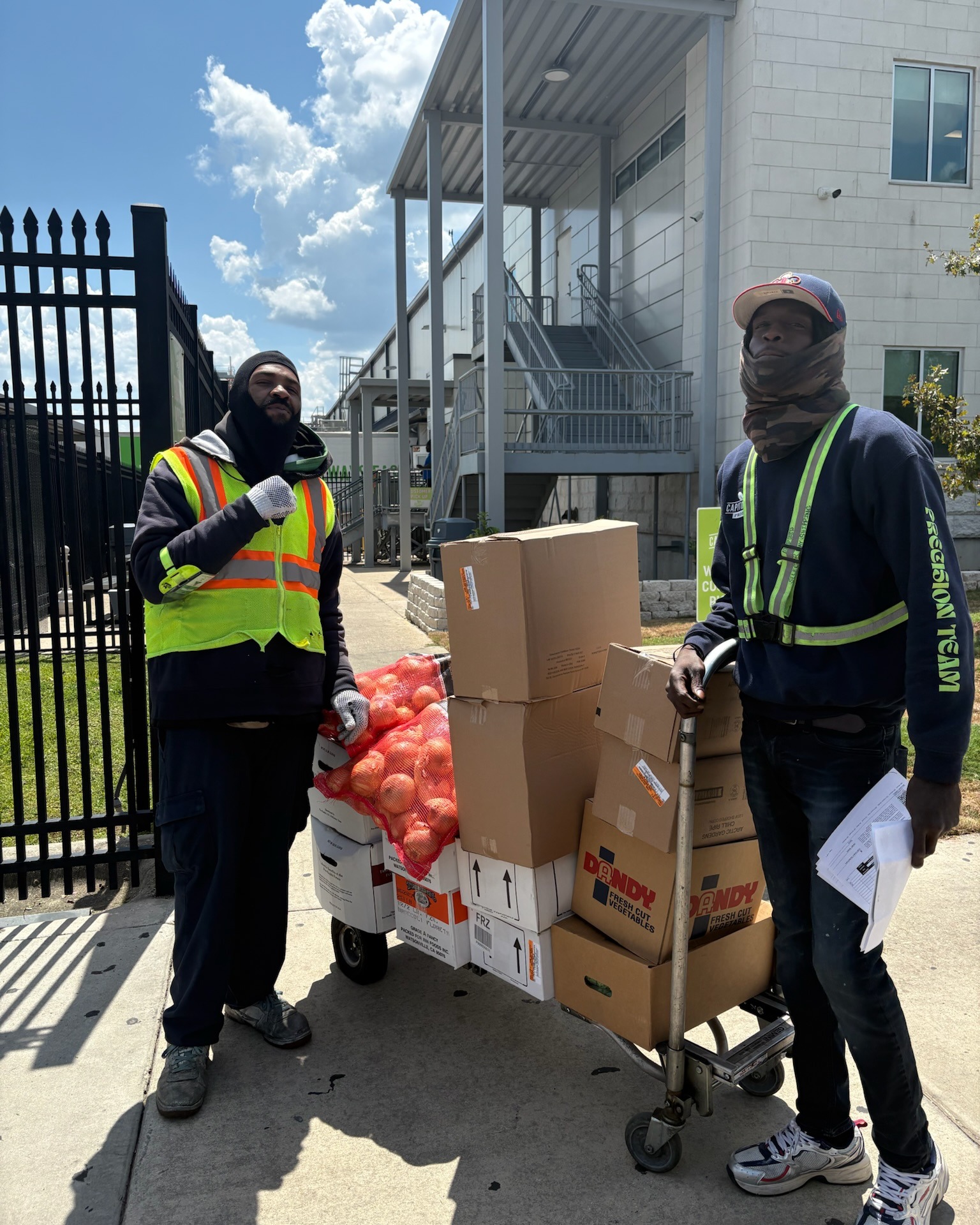 A huge thank you to our friends at @capitolcityproduce for helping fuel our Rescue Kitchen with fresh, healthy ingredients! To date, they’ve donated an incredible 11,665 pounds of produce. That’s thousands of pounds of nourishment for families across Baton Rouge.
From every box to every delivery, your generosity helps us fight hunger and food waste side by side. We’re so grateful for your partnership!
#CommunityPartners #RescueFoodBR #rescuekitchen #threeoclockproject