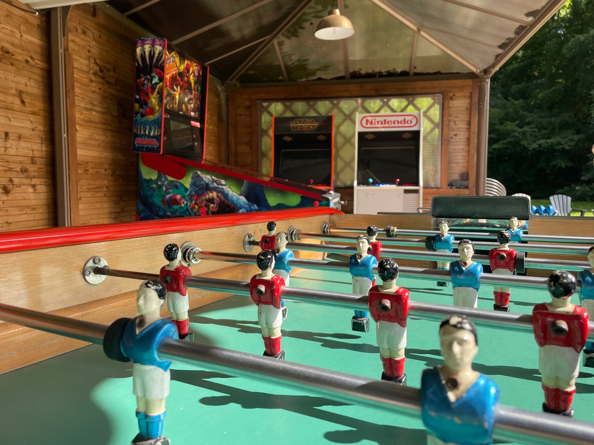 ✨ Retour d’événement réussi ✨
Notre client souhaitait un véritable espace ludique pour les petits… mais aussi pour les grands. Mission accomplie !
🎮 Bornes d’arcades
⚽ Baby-foot
🎰 Flipper premium
🏰 Château gonflable
👶 Coin des tout-petits avec nos animatrices
🪵 Jeux en bois
Résultat : une ambiance conviviale et des invités conquis, toutes générations confondues.
Et vous, avez-vous pensé à toutes les tranches d’âges pour vos prochains événements ?
👉 Les Arbres de Noël approchent : surprenez vos invités avec des activités adaptées à tous, et profitez pleinement du moment en nous confiant l’organisation.
#sconsultevents #ardennes #evenementiel #enfantsheureux #arbredenoel #organisation #babysitting