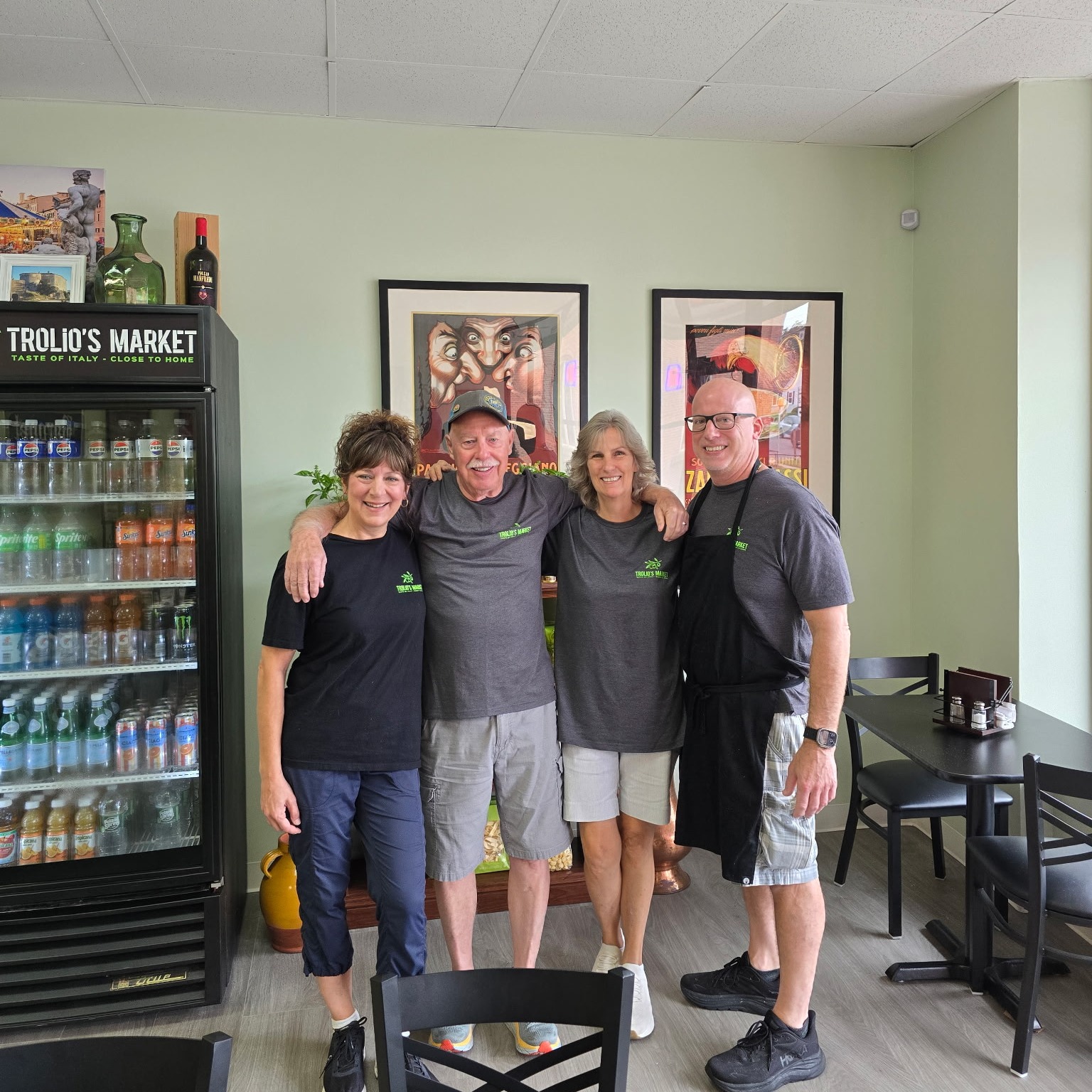 😀Great surprise as our friends from Kentucky stopped by for a visit and some breakfast sandwiches. Great to see you...👍