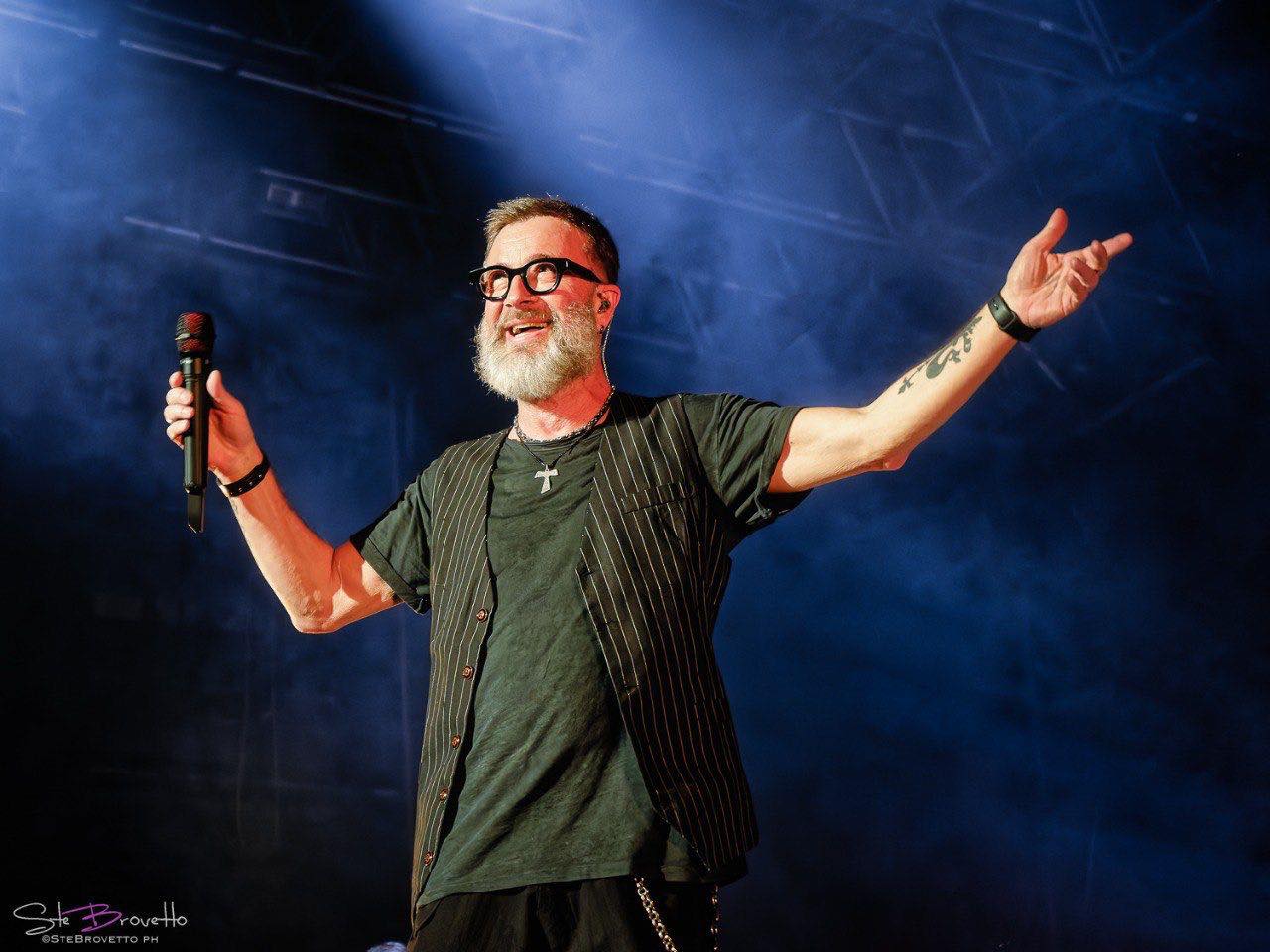 Grandi emozioni al Teatro Romano di Verona!
Grazie a tutti per ieri sera 🫂
Ph @stebrovettoph
#MarcoMasini #CiVorrebbeAncoraIlMare
@friendsandpartners @momyrecords @concerto.official @rtl1025 @birindelliauto