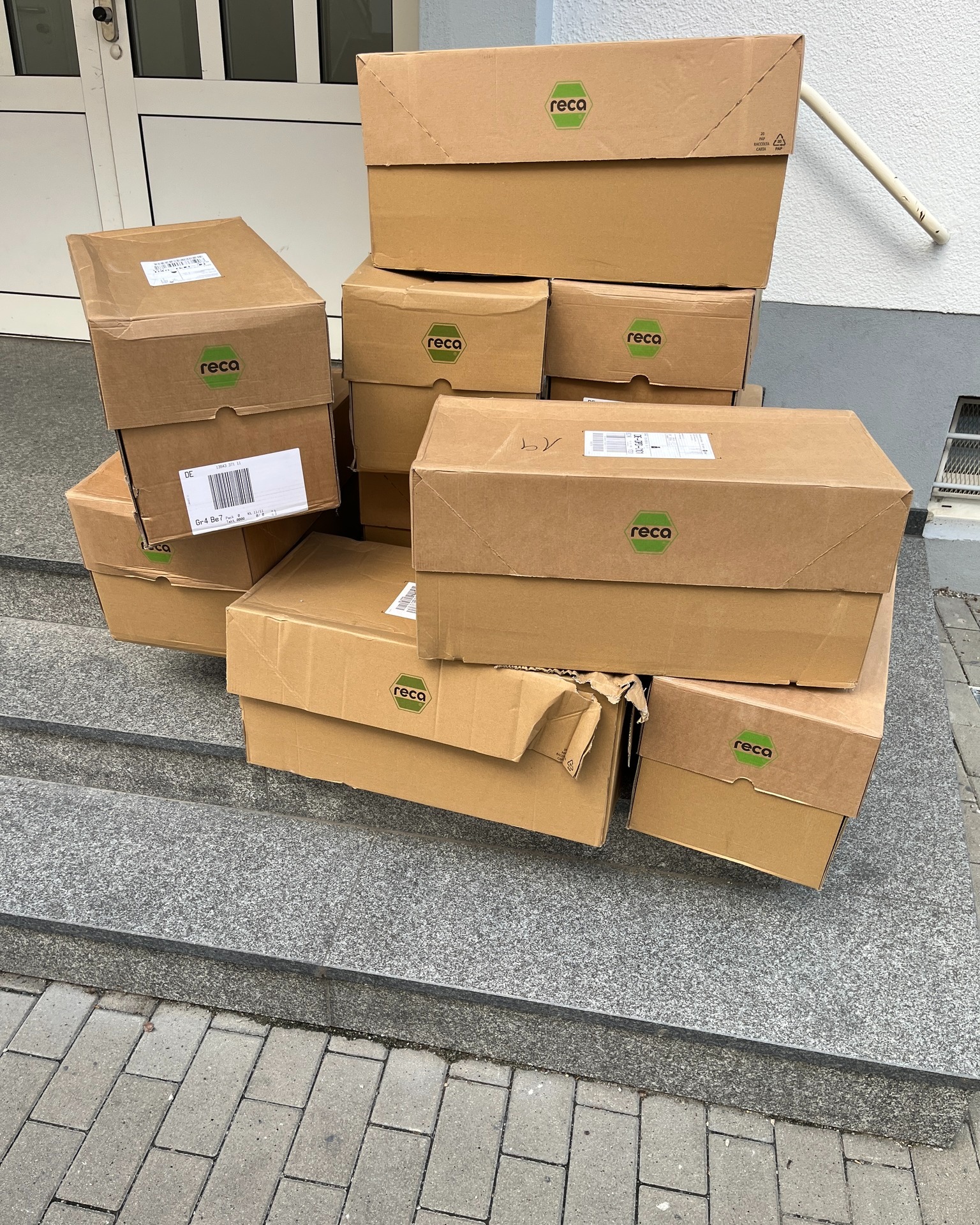 Wir waren ein wenig bei @reca_norm und bei @wuerth_germany einkaufen und haben jetzt für die nächsten Monate genug Schrauben, wir mussten sogar unser Lager umorganisieren, damit überhaupt alles in die Regale passt 🤣🥳, aber jetzt können wir testen welche Schauen für uns besser sind.
🌏 www.ib-dresden.com
📧 info@ib-dresden.com
#innenausbau_bock #drywall #trockenbau #trockenbauguide #baustelle #sanierung #umbau #handwerker #handwerk #trockenbauwände #trockenbauarbeiten #innenausbau #diy #milwaukee #milwaukeetools #festool #euroline #siniat #wego #wegovti #baustoffundmetall #recanorm #würth