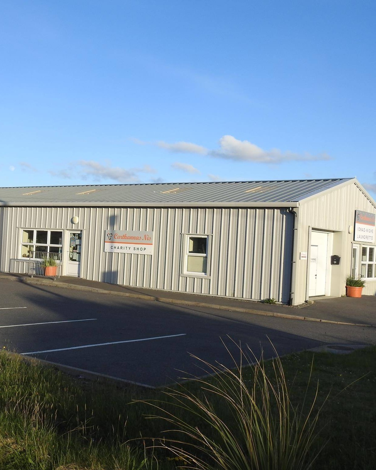 🔦 North Lewis Business spotlight - Carthannas Nis 🔦
It's Tuesday which means it's time to shine a light on some of the great businesses and organisations across North Lewis! Helping to give you some inspiration on where to spend some of that holiday money 😆
A local treasure trove of second-hand gems, Carthannas Nis (Ness Charity Shop & Launderette) supports our community through charity and sustainability. Drop by to browse, donate, or volunteer, it’s the shopping that gives back! Kill two birds with one stone and have a browse whilst waiting for your laundry to finish!
📍5-6 Cross Skigersta Rd, HS2 0TD
🕐Tues - Sat, 11am - 4pm
#visitnorthlewis #northlewisbusiness #supportlocal #shopsmall #shoplocal #hebrideanbusiness #isleoflewis #visitouterhebrides #visitscotland