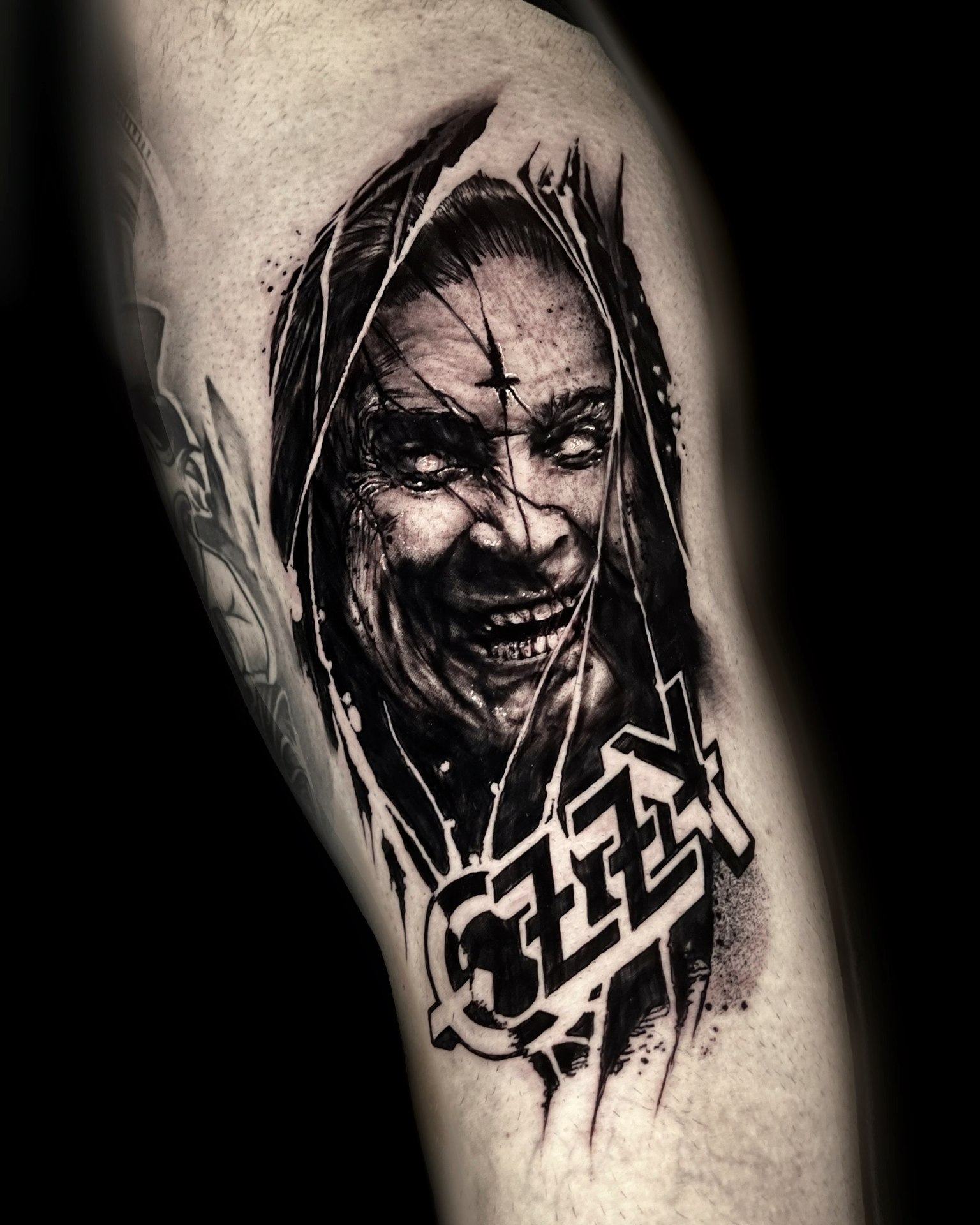 🖤⚡ A dark, raw tribute to the Prince of Darkness himself — Ozzy. By @jjverplanken
This piece channels heavy contrast, gritty textures, and a haunting energy that captures the legacy of a true icon. Ink that roars as loud as his music. Rest in peace, legend.
Done at @thelostoasistattoo 🎶🖤
✨ Want ink like this? 👉 DM @jjverplanken or email jj.verplanken@gmail.com
to book your spot! ✉️
⚡ Don’t forget: we’ll be at Tattoo FX in Waregem, 27–28 September! Jesper, Ninke, and Eliot will be there! ready for custom work and showcasing some killer flash designs. Spots are still available, but they’re moving fast.