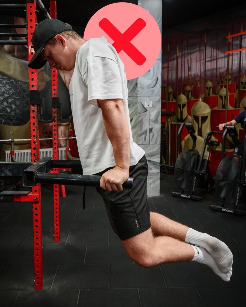 Almost every exercise demands attention to your lower back and dips are no exception. Bending your legs backward creates unnecessary arch and breaks core stability. Keep your body aligned and tight for safer and stronger dips. 
#hybridathlete #athlteteselev8
