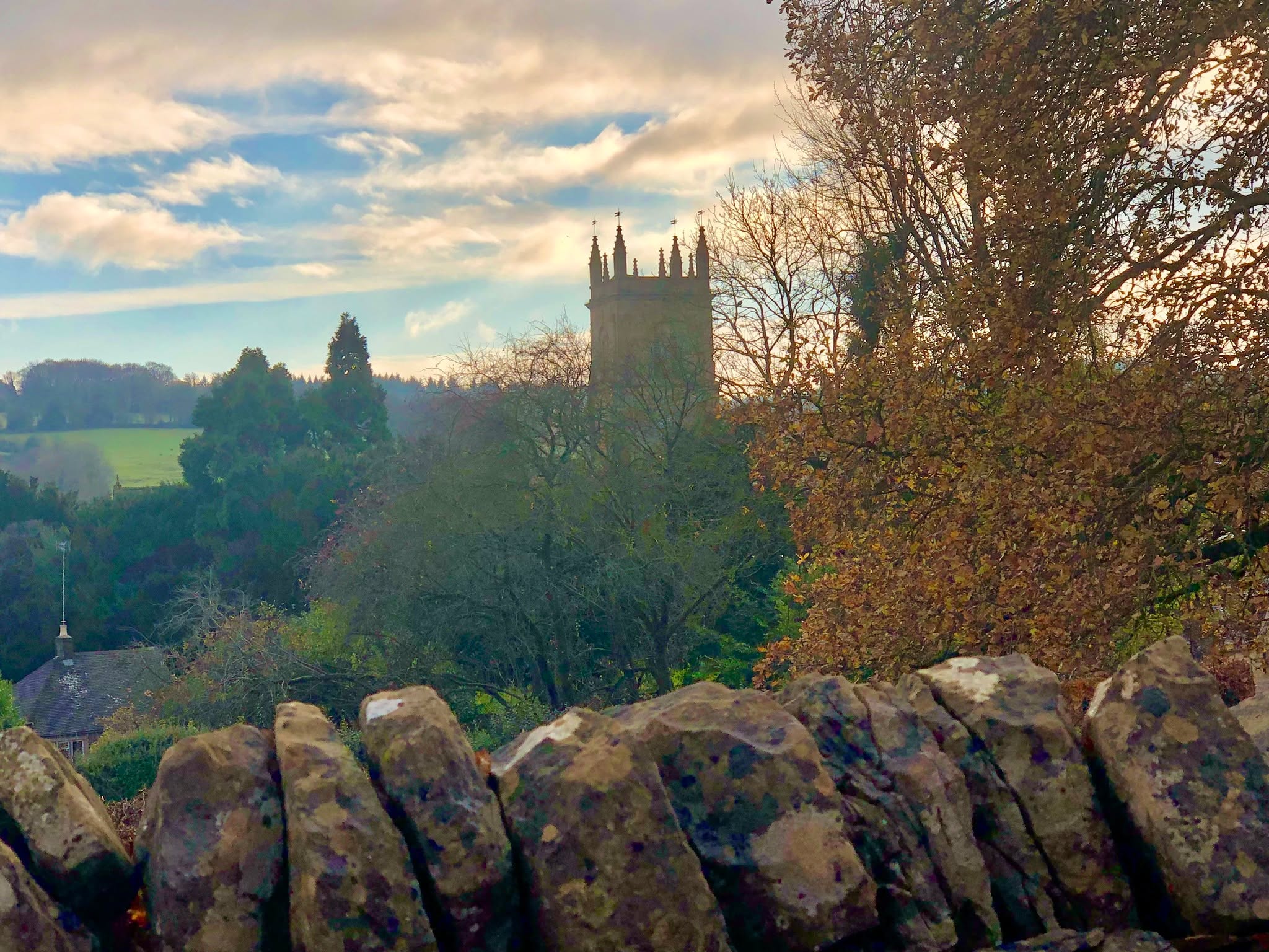 Cotswolds in a nutshell: rolling hills, stone walls, and you can pretty much always see a church. This scene is from #Blockley - filming location for #fatherbrown.
#offbeatcotswolds #bluebadgeguide #bluebadgeguides
#britainsbestguides #Cotswolds #thecotswolds
#inthecotswolds #cotswoldcountry #Cotswolds_Culture #lovethecotswolds
#discoverthecotswolds #visitthecotswolds #discovercotswolds #cotswoldslife #cotswoldlife #thecotswolds
#your_cotswolds
#cotswolds #thecotswolds #cotswoldvillage #visitengland #englishvillage
#englishcountryside
#explore_britain_ #traveling_uk
#photosofengland #instabritain #europetravel