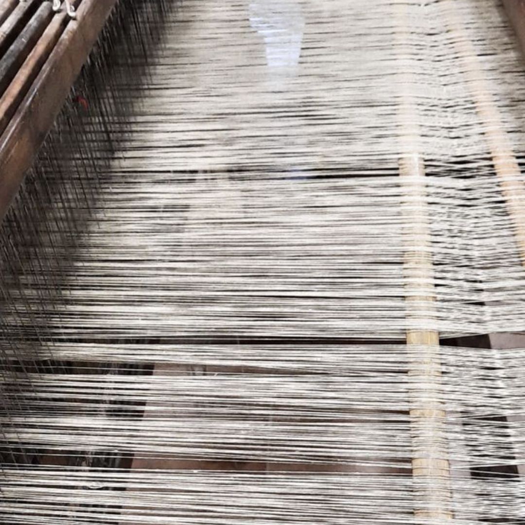 This beauty is handwoven from 100% cotton, 100% by the hands of Matyáš Orsák and 100% in Czechia. What more we could ask for? Maybe more projects like this 🙌 Shopping this way www.purplykimono.com
#purplyworkshop at #footstepsoftradition
---
Tahle kráska je ručně tkaná 100% bavlna, 100% rukama Matyáše Orsáka a 100% v Čechách. Co víc si přát? Možná víc takových projektů 🙌 Nákup tudy www.purplykimono.com
#purplyworkshop jde #postopachtradice