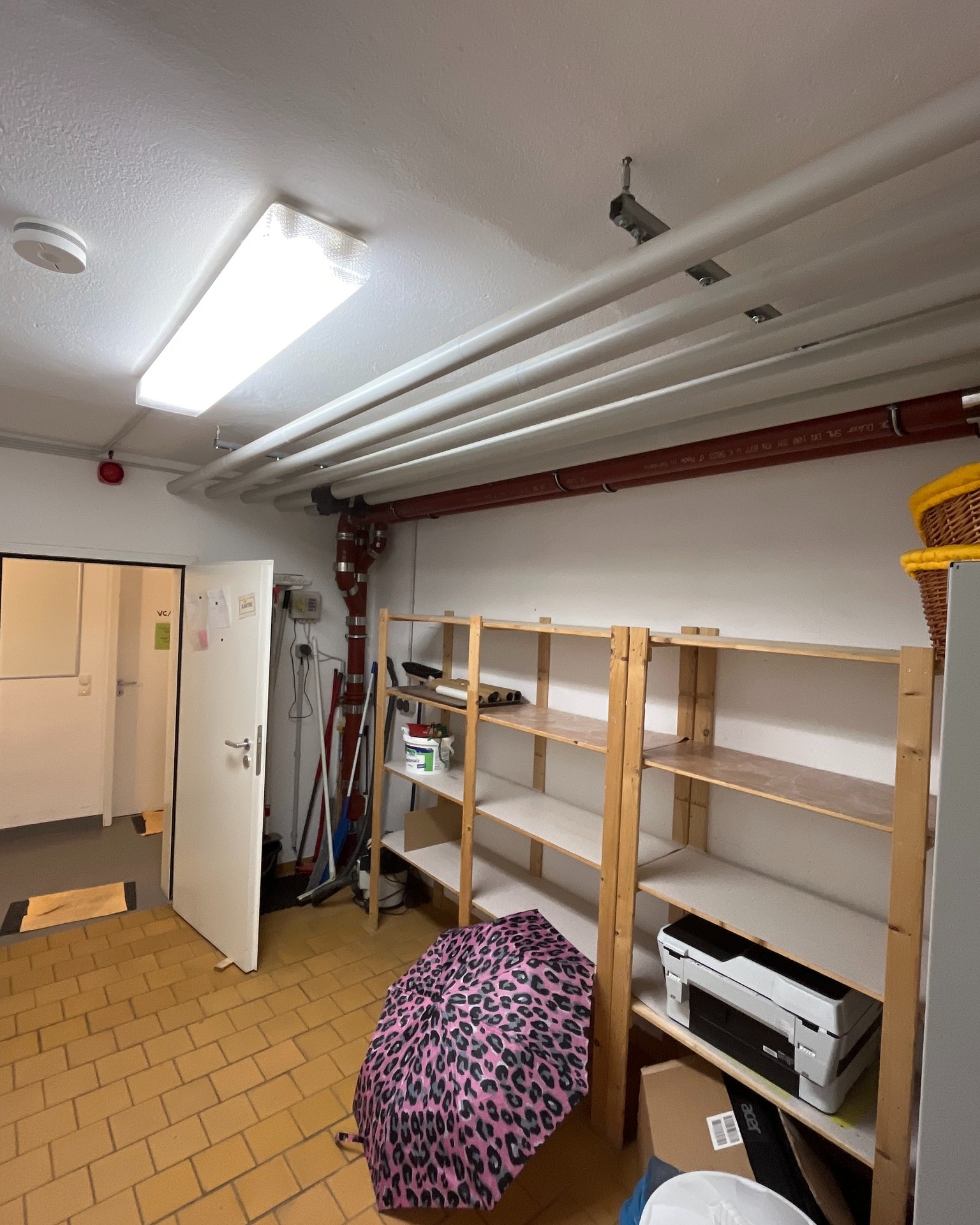 Wir haben in einem Kinderkarten, im Personal-Umkleide die alten Rohrleitungen mit GK-Decken / Verkofferungen verkleidet.
🌏 www.ib-dresden.com
📧 info@ib-dresden.com
#innenausbau_bock #drywall #trockenbau #trockenbauguide #baustelle #sanierung #umbau #handwerker #handwerk #trockenbauwände #trockenbauarbeiten #innenausbau #diy #milwaukee #milwaukeetools #festool #euroline #siniat #wego #wegovti