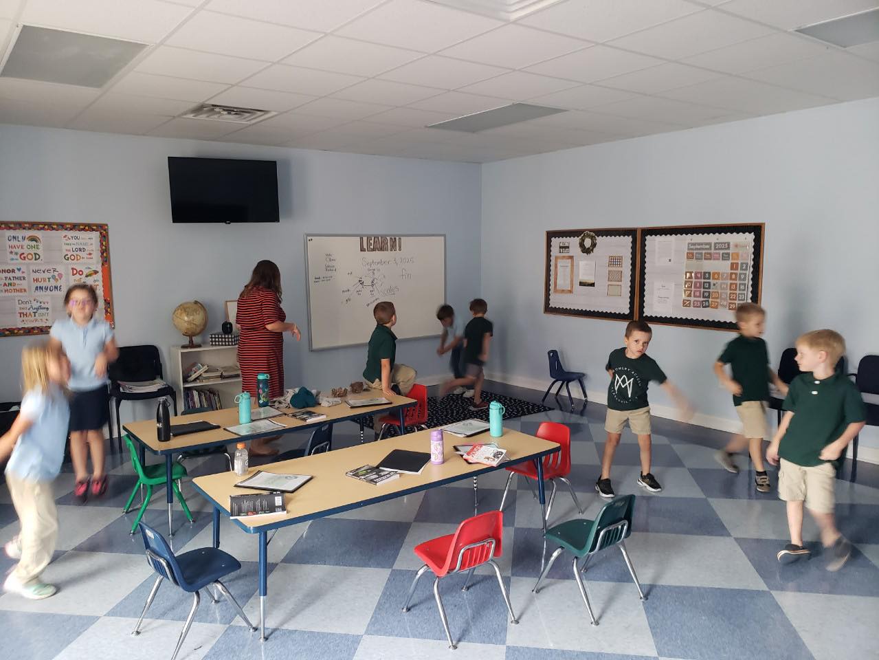 From music to books to worms to art, Grammar One is off to a fun and adventurous start this term! 🎶📚🪱☀️