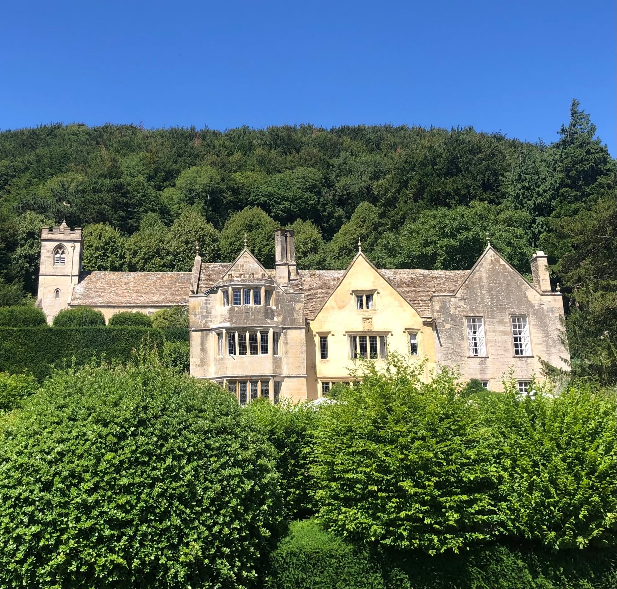 Owlpen Manor rests soooo perfectly in its #Cotswolds valley near #Stroud. Part of it dates from 1450, with 17th century additions. Inside are some lovely #artsandcrafts touches. The best way to see it is to attend a wedding there - or look out for the occasional open days.
#offbeatcotswolds #bluebadgeguide #bluebadgeguides
#britainsbestguides #Cotswolds #thecotswolds
#inthecotswolds #cotswoldcountry #Cotswolds_Culture #lovethecotswolds
#owlpenmanor
#discoverthecotswolds #visitthecotswolds #discovercotswolds #cotswoldslife #cotswoldlife #thecotswolds
#your_cotswolds
#cotswolds #thecotswolds #cotswoldvillage #visitengland #englishvillage
#englishcountryside
#explore_britain_ #traveling_uk
#photosofengland #instabritain