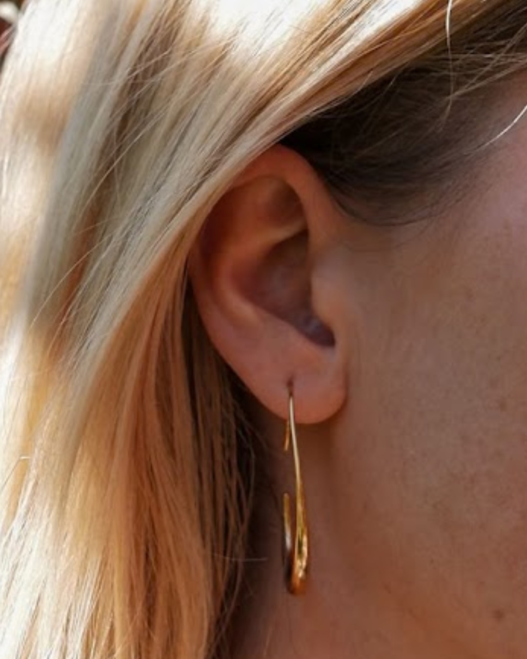 Our Kristyn - the perfect earring to dress up any outfit.
.
.
#nzjewellery #nzgift #nzwholesaler #giftstore #nzsmallbusiness