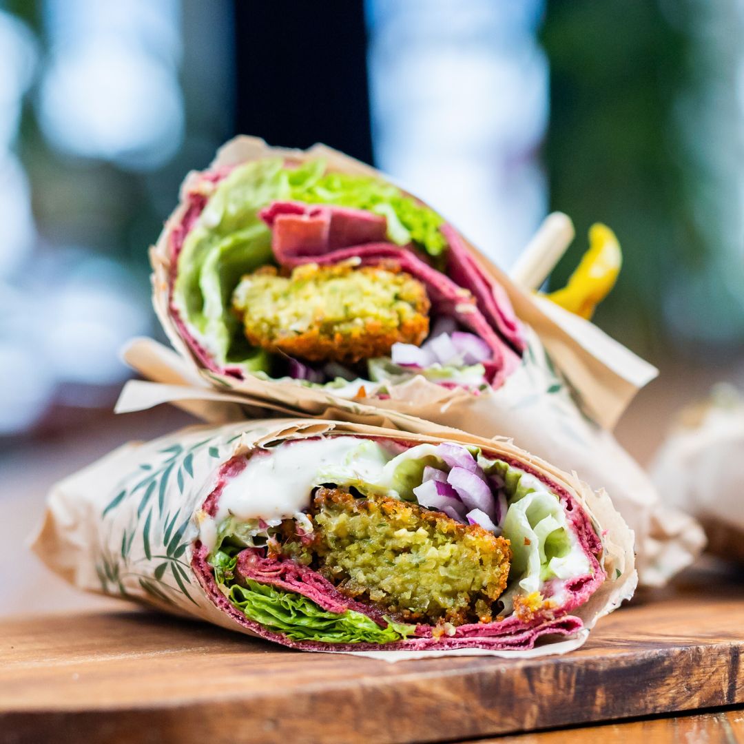 SMAAKVOL NAAR APPELPOP! 🍏🎶
Wij staan dit jaar voor het eerst op het grootste gratis muziekfestival van Nederland: @appelpop_official! Kom langs voor onze wraps, burgers en samosa’s. Zien we je daar?
Meer info: appelpop.nl