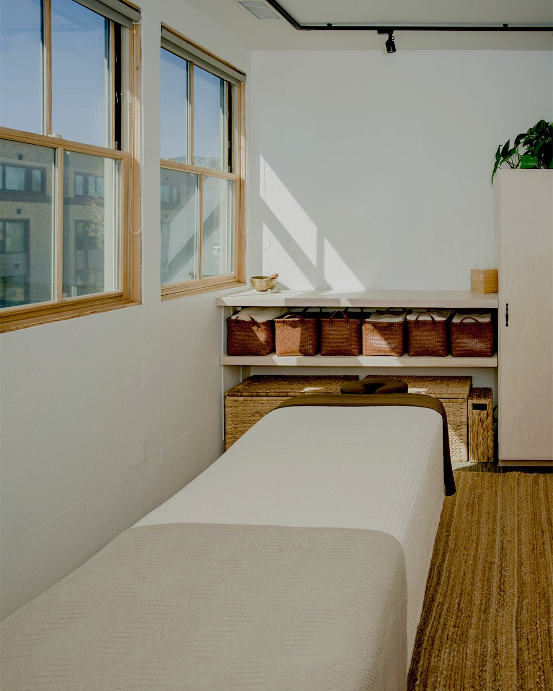 Your Sanctuary Awaits 🌿
Step inside and notice the change. The outside world feels further away, and your breath naturally slows.
This space is designed with intention. Soft sunlight, natural textures, and calming greenery create an environment where your body can relax and your mind can settle.
Whether you’re here for muscle relief, stress reduction, or simply a quiet moment to yourself, every detail supports your well-being from the moment you arrive.
📍 In-studio sessions in Basalt / Willits
Your time to exhale is here.
#HolisticWellness #MassageTherapy #HealingSpace #NervousSystemSupport #RFVBodywork #TherapeuticTouch #MindBodyConnection