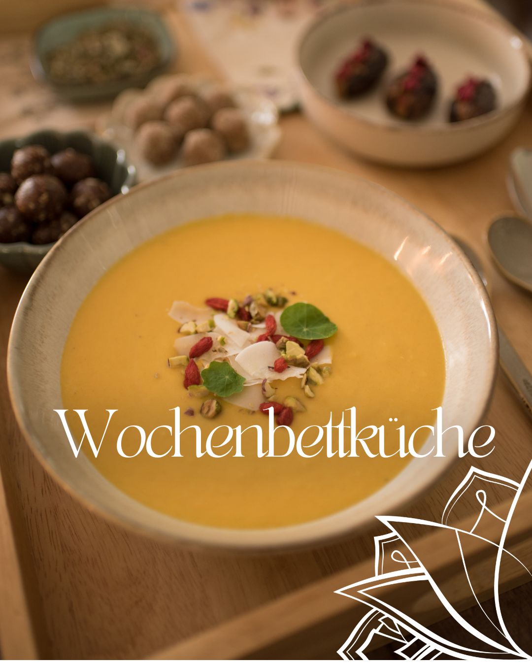 Wochenbettküche – Nahrung für Körper & Seele
Im Wochenbett darfst du dich umsorgt, genährt und getragen fühlen.
Dein Körper hat Großartiges geleistet – jetzt ist die Zeit, in Ruhe zu heilen und dich ganz auf dein Baby einzulassen. 💕
Genau dafür ist die ayurvedische Wochenbettküche da:
🍲 Wärmende, leicht verdauliche Speisen
🌿 Liebevoll zubereitet mit ausgewählten Zutaten
🤱 Eine Extraportion Geborgenheit für dich als Mama
Stell dir vor, du musst dich in dieser besonderen Zeit um nichts kümmern, sondern darfst einfach genießen und auftanken. 🌷
✨ Gönn dir diese liebevolle Begleitung – weil du es wert bist. ✨
Hast du Fragen zu meiner Wochenbettküche? Schick mir gerne ein DM.
Mehr Infos findest du über den Link in meiner Bio.
#Wochenbett #Wochenbettküche #DoulaSupport #Mutterwerden #Mamazeit #Selbstfürsorge #Neuanfang #Mamasupport #ayurdoula #ayurvedischewochenbettdoula #doula