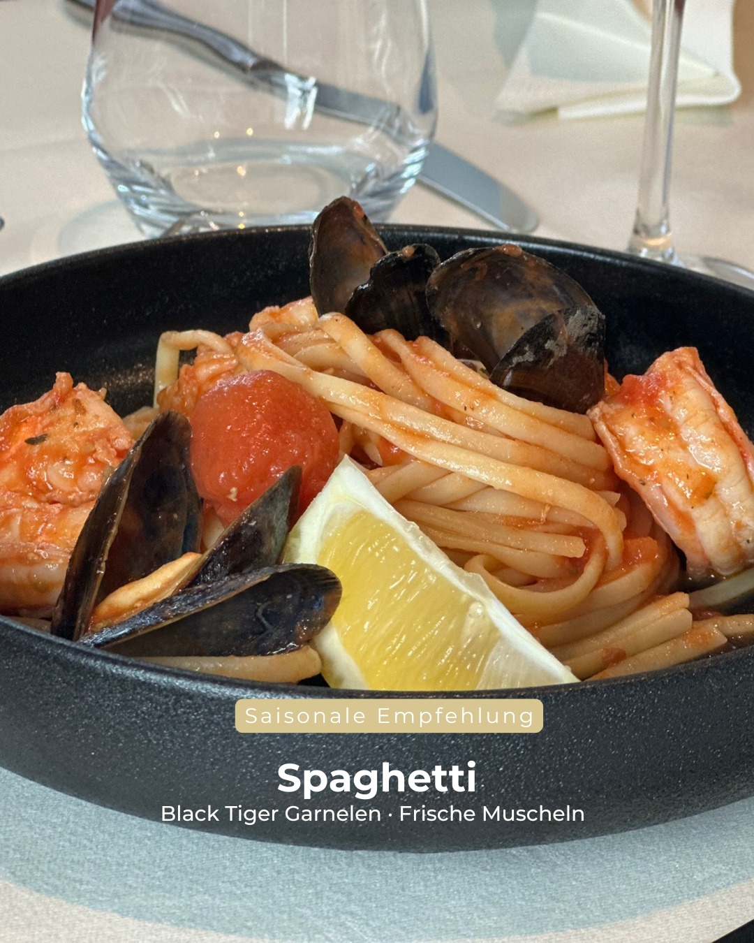 Saisonale Empfehlung:
Spaghetti mit Black-Tiger-Garnelen & zarten Muscheln – mediterraner Genuss, der nach Urlaub schmeckt.
