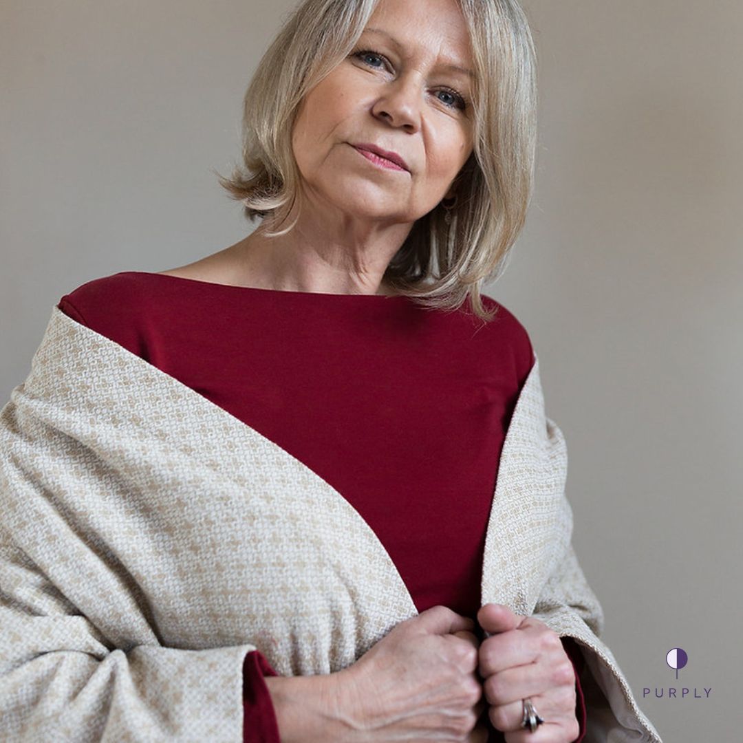 Do you see this beautiful woman? this is my mum. 🙌 And do you see this beautiful kimono? this is from our production in cooperation with Matyáš Orsák. In cooperation with Czech waver we have made this amazing fabric masterpiece - 100% cotton and 100% hand made. 🇨🇿 How cool is this? We are @purplykimono and we run #purplyworkshop and step by step we are going at #footstepsoftradition
---
Vidíte tuhle krásku? Tohle je moje máma. 🙌 A vidíte tohle krásné kimono? Tohle je z naší produkce, ve spolupráci s Matyášem Orsákem. V kooperaci jsme vytvořili tohle textilní mistrovské dílo ze 100% bavlny a je 100% ručně takná. 🇨🇿 Bomba že? Jsme @purplykimono organizujeme #purplyworkshop a krok po kroku jdeme #postopachradice