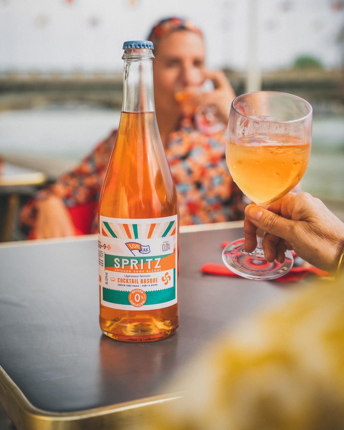 Prolongez l’été… sans culpabiliser !☀️
Spritz sans alcool Loreak : frais, pétillant, léger.
Et si on profitait encore un peu du soleil ensemble ?