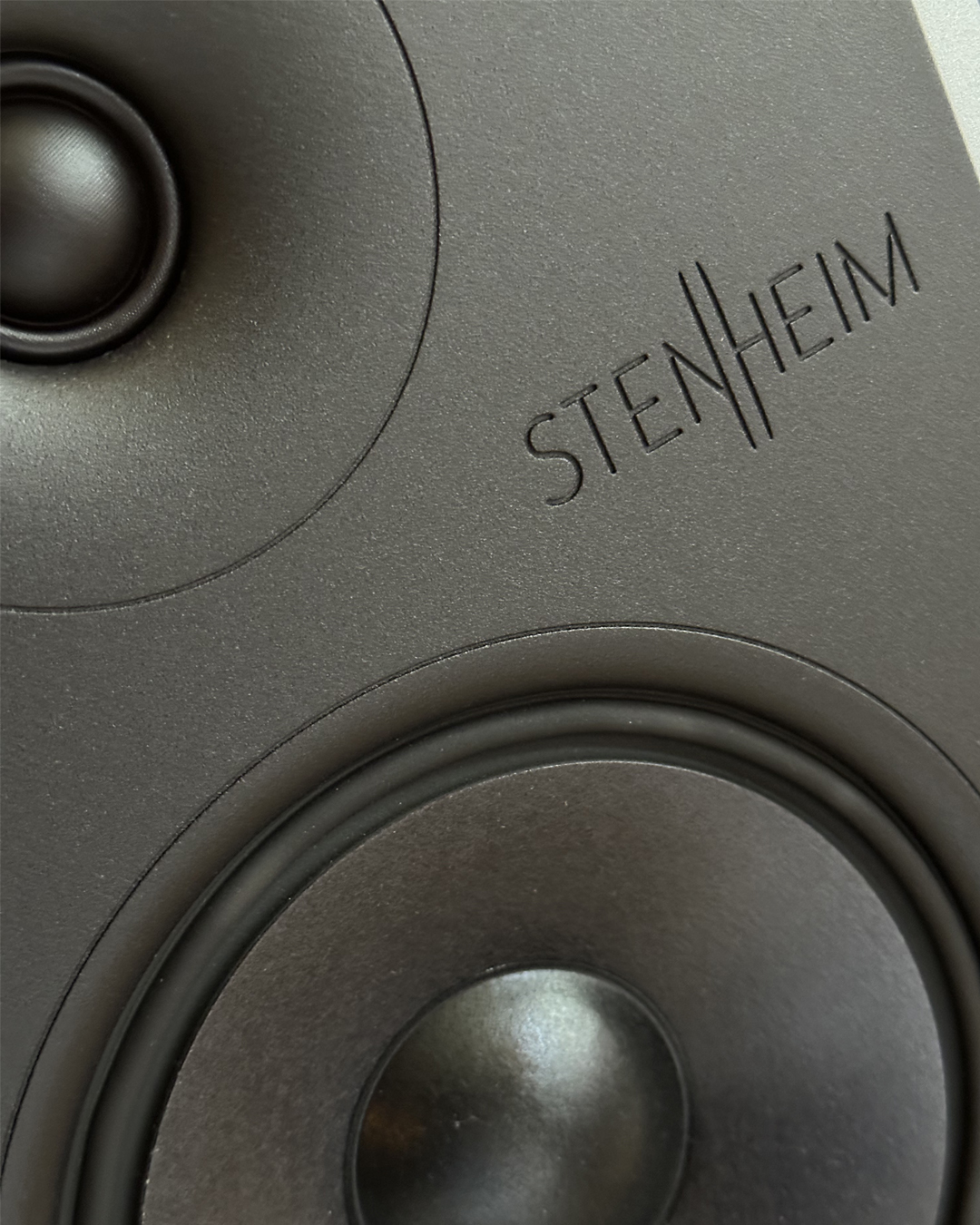 Never ceases to amaze us how the Stenheim Alumine Two.Five manages to extract elevated levels of performance from just about any system it is paired with – be it Solid state, hybrid or Valve, from just about any manufacturer!
#stenheim #highendaudio #hifidelity #luxury #loudspeakers #audiophile #music #London #Surrey #Essex #hertfordshire #sussex and across the #uk
