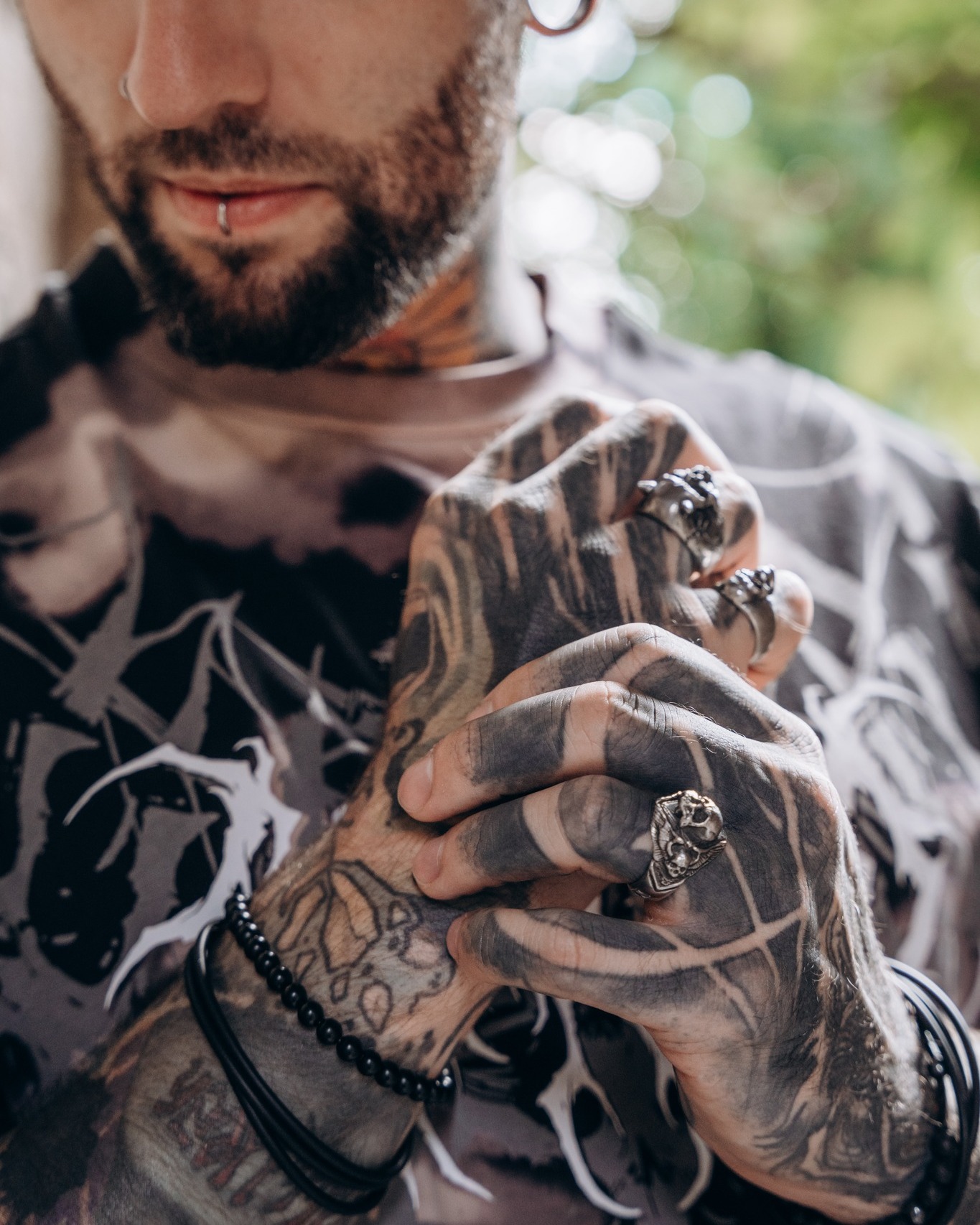 @martin_horrorshow bringing the edge with Iron Clan’s handcrafted skull rings — forged for those who carry rebellion in their veins.
__
WORLDWIDE ORDER:
• ironclanjewelry.etsy.com
__
INDONESIA ORDER:
• tokopedia.com/ironclanchamber
__
#IronClanJewelry #SkullRing #HandmadeJewelry
#MetalCulture #GothicStyle #AlternativeFashion