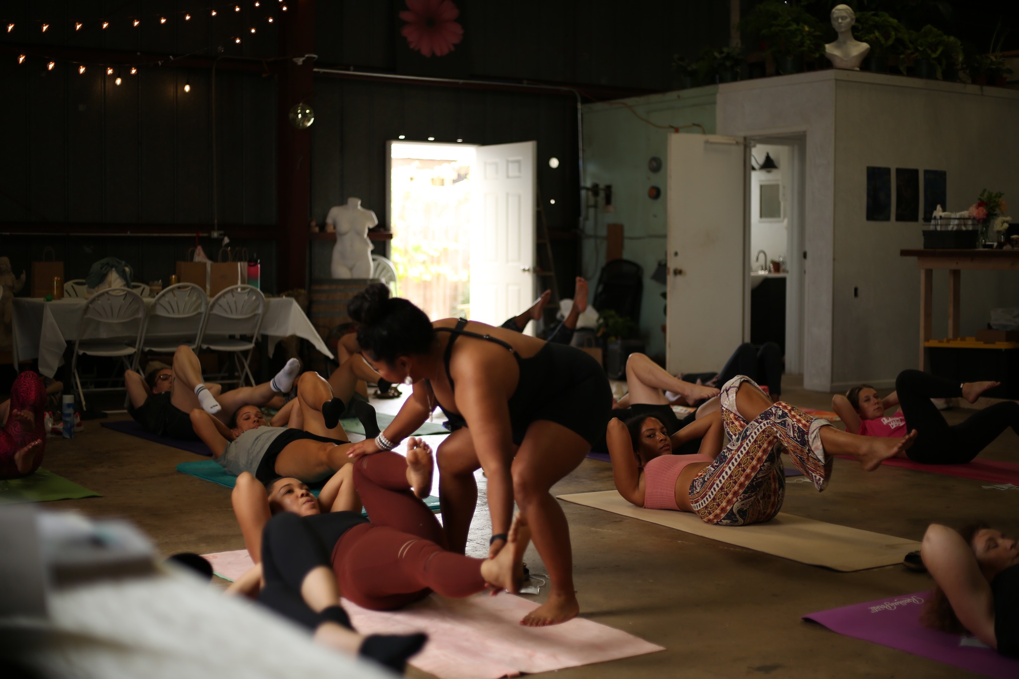 ✨ Why Mat Pilates? ✨
Mat Pilates is a simple yet powerful practice that builds strength from the inside out. By focusing on controlled movement, breath, and alignment you can:
💪 Strengthen your core
🧘♀️ Improve flexibility and posture
🌿 Reduce stress + tension
⚡ Boost energy and body awareness
The best part? All you need is a mat...no fancy equipment required. It’s an accessible way to move mindfully, connect with your body, and build lasting strength.
Join our weekly in-person Sunday classes!
When: Sept 7 - Oct 19
Time: 9:30 - 10:30am
Where: Dancin Soul Boutique
Link in bio to Register
Register here:https://www.continuumartspilates.com/event-details/pilates-in-the-village-2025-09-21-09-30