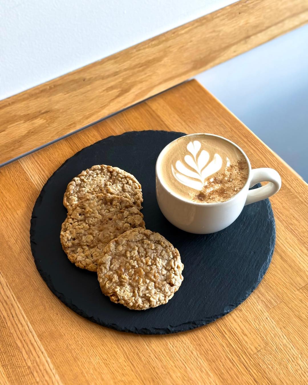 🍂Many of you already know that the fall drinks are here! 🍂
But did you know that this month has a couple of new treats of its own?
Toffee takes center stage. In September only, we’re baking up Oatmeal Toffee Cookies that pair so well with the Mabon latte.
💌 Send this post to your future coffee date ☺️