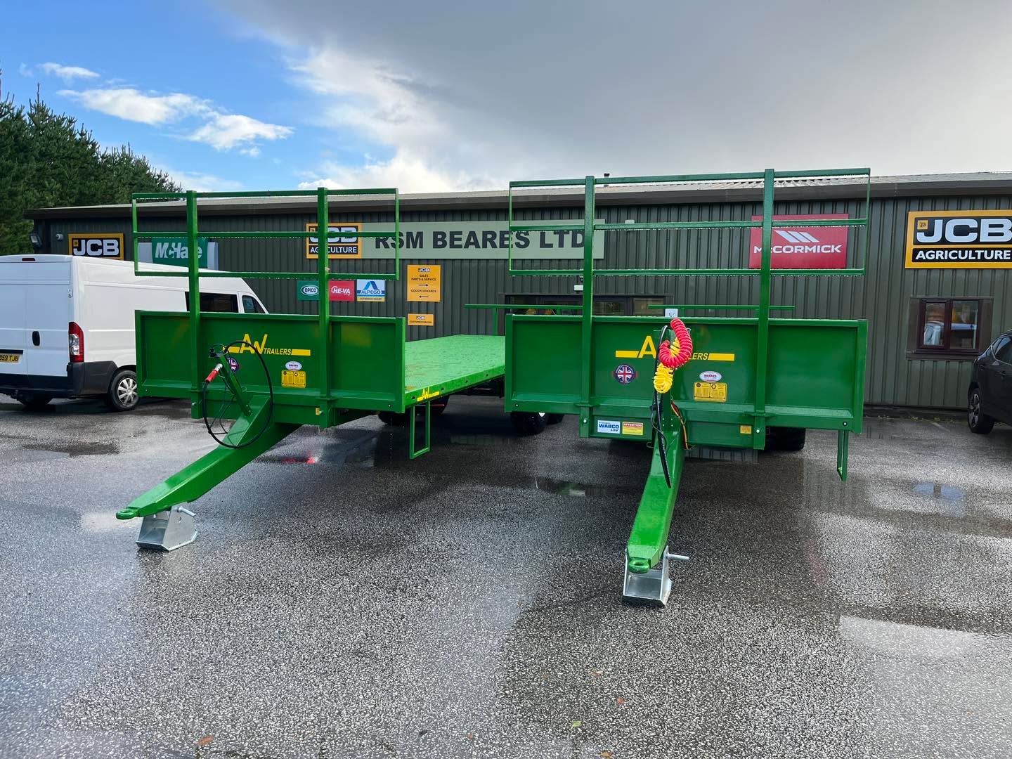 Late in season but still selling new #aw bale trailers, both going to west Cornwall so thank you for your repeat custom 👍
12 tonne bale, commercial axle, air and hydraulic brakes, 560/45 R22.5 flotation tyres
11 tonne bale, 8 stud axle, super single
tyres
Please ☎️ call for prices and availability for next year, we are already taking orders 👍